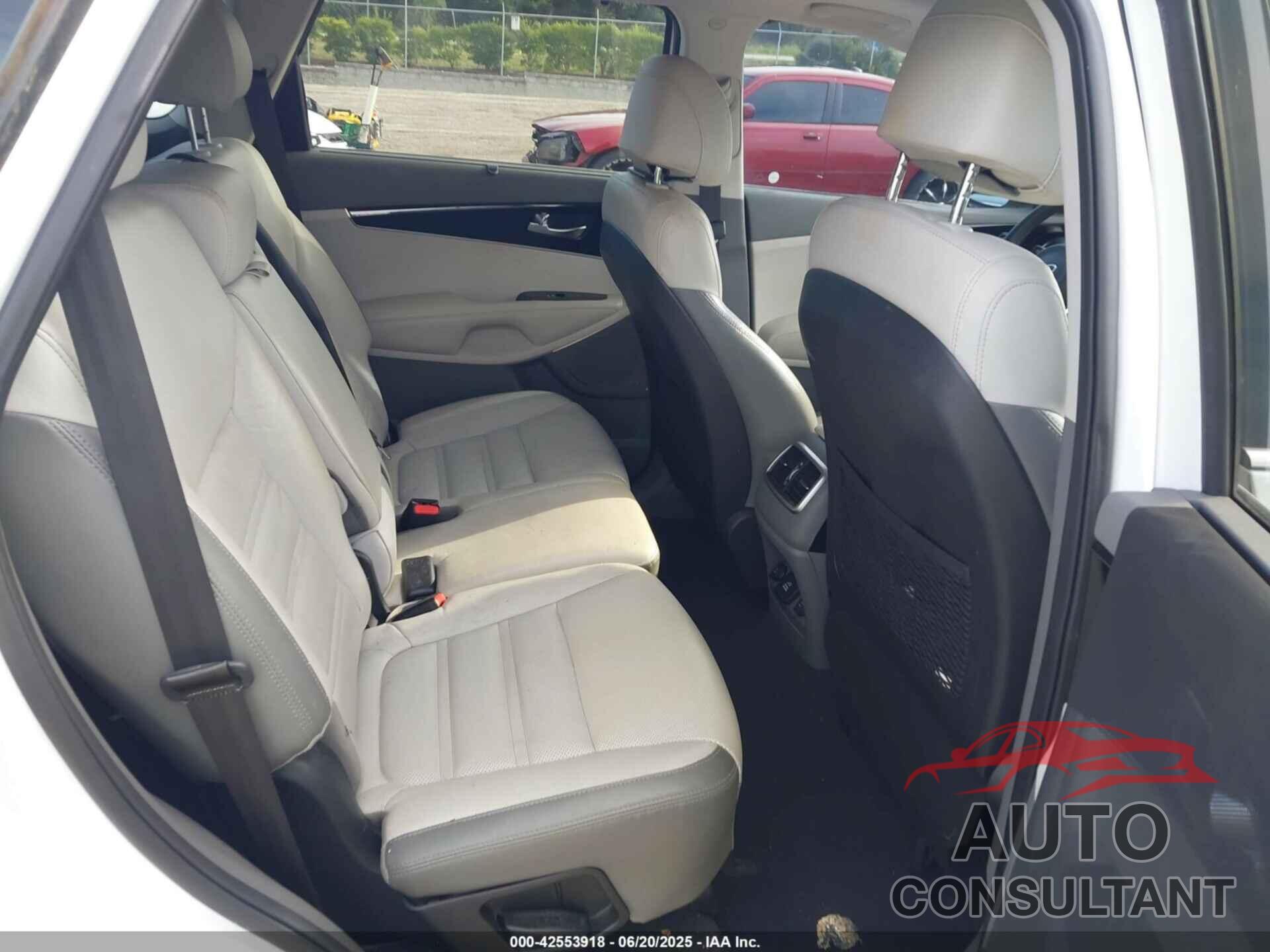 KIA SORENTO 2017 - 5XYPK4A50HG308771