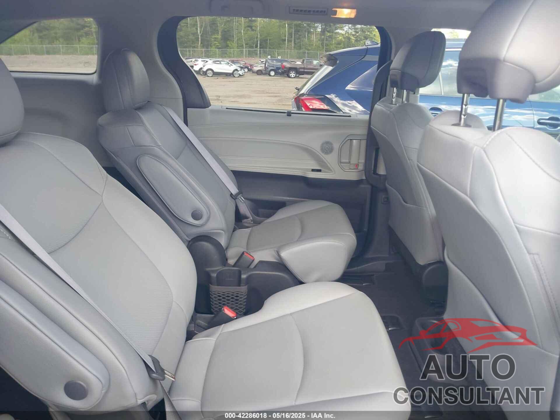 TOYOTA SIENNA 2022 - 5TDYSKFC2NS042734
