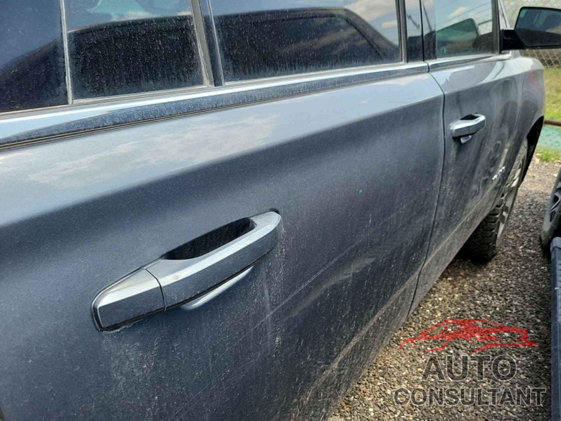 CHEVROLET TAHOE 2018 - 1GNSKAEC8JR300451