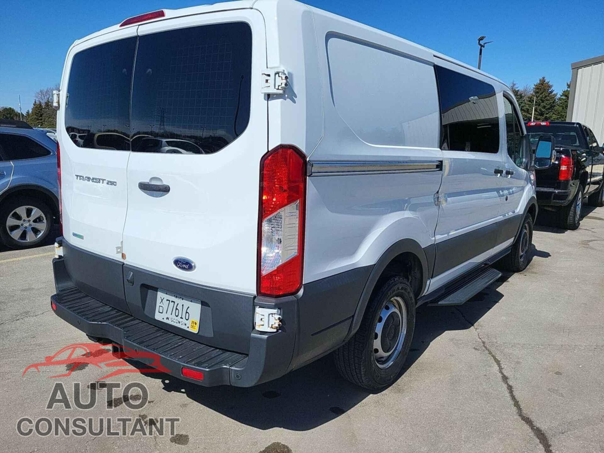 FORD TRANSIT 2017 - 1FTYR1YG0HKA63079