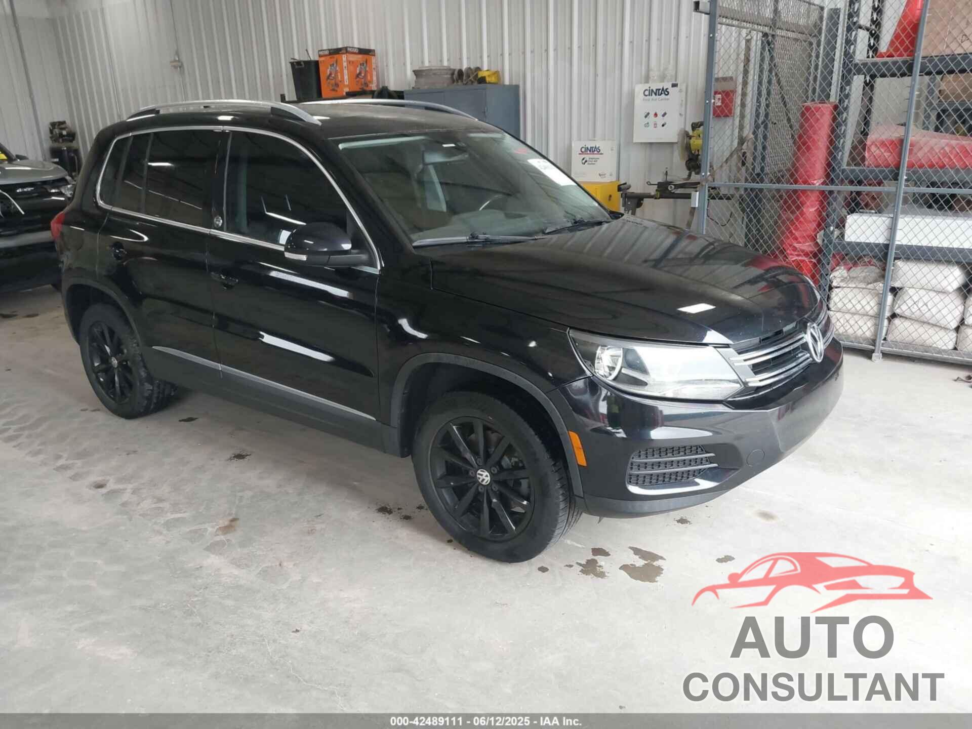 VOLKSWAGEN TIGUAN 2017 - WVGRV7AX3HK019747