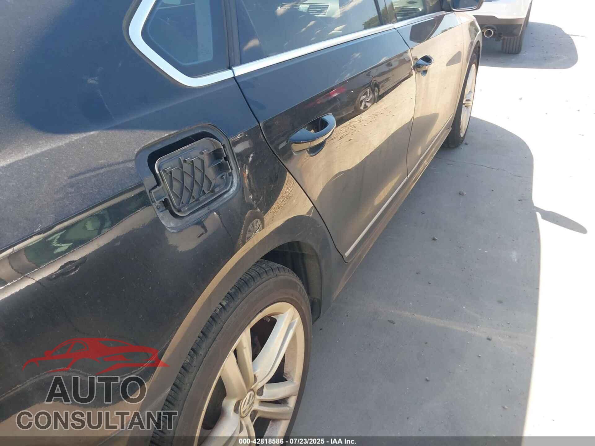 VOLKSWAGEN PASSAT 2014 - 1VWCS7A38EC055937