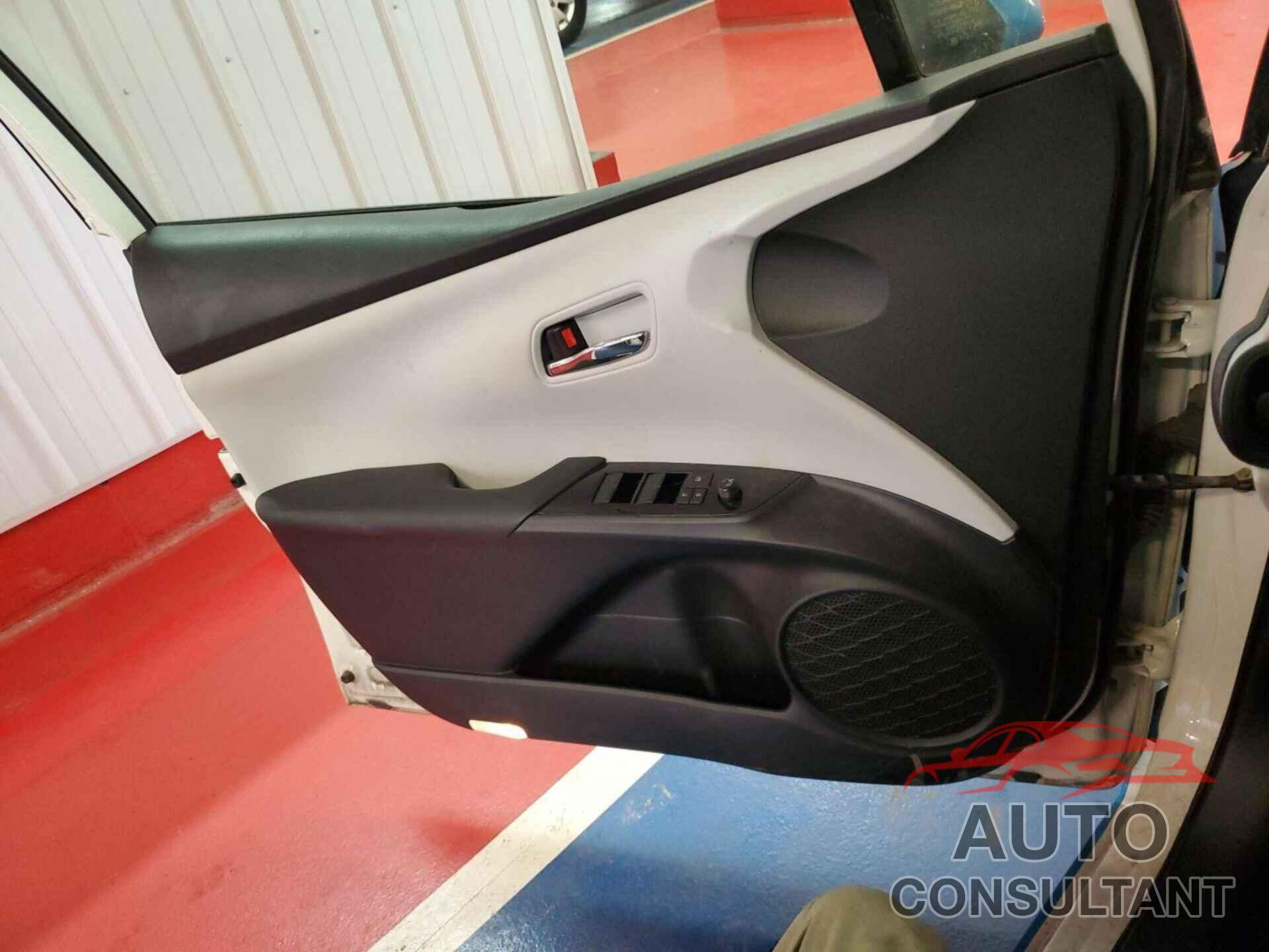 TOYOTA PRIUS 2019 - JTDKARFU1K3069706