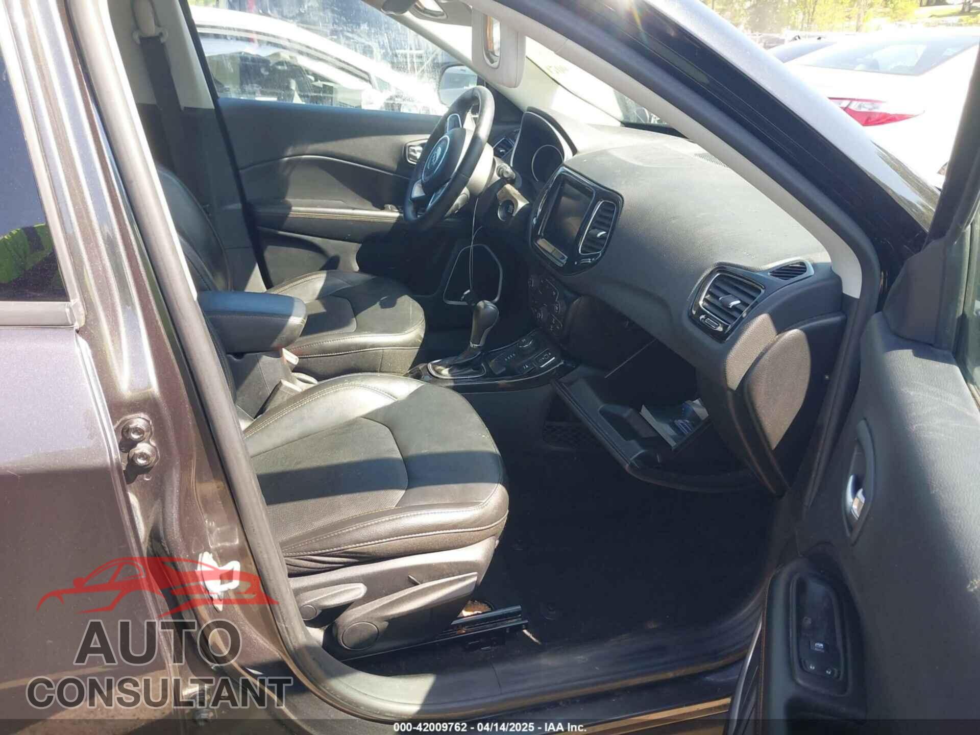 JEEP COMPASS 2018 - 3C4NJDCB1JT354816