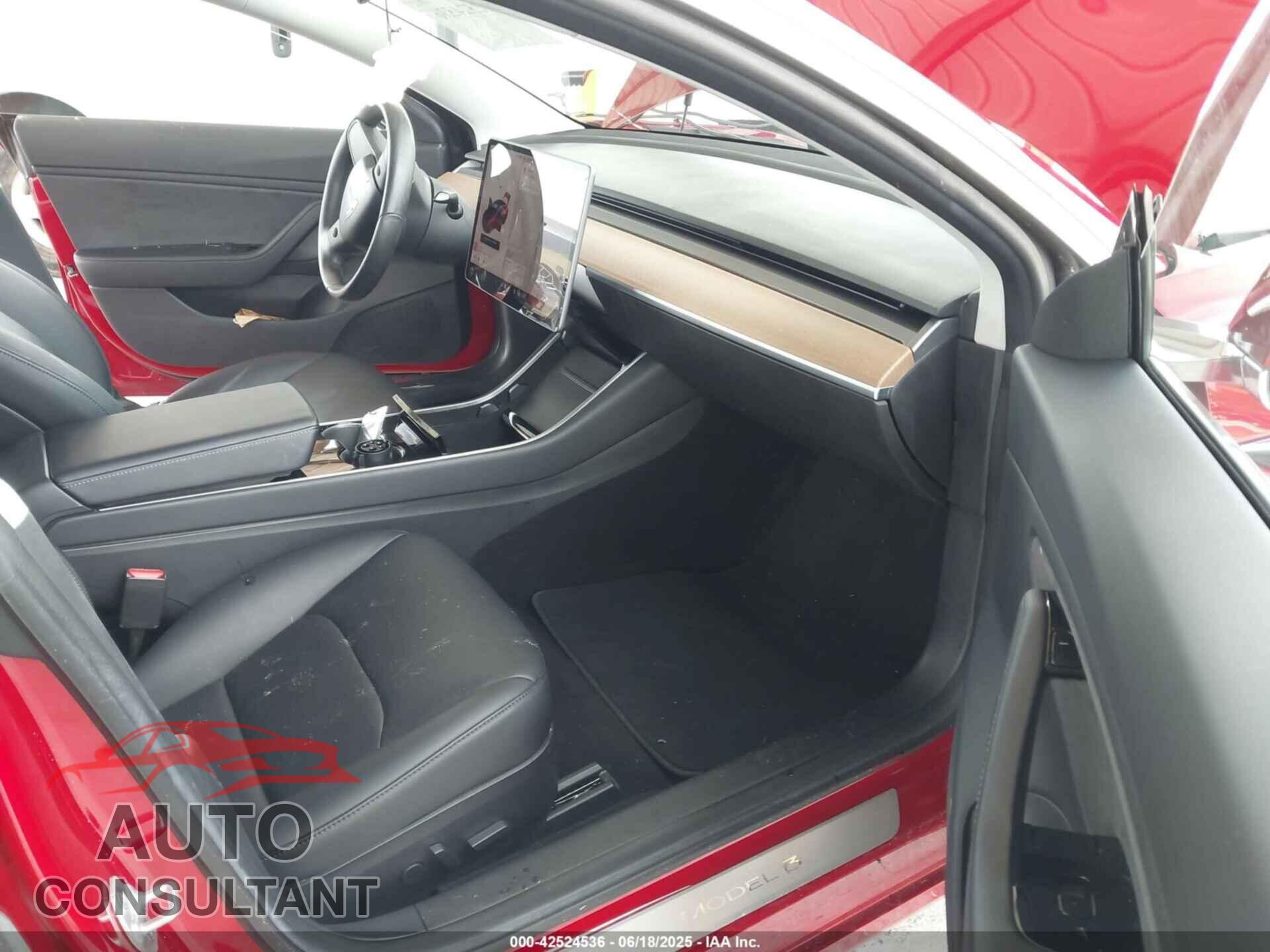 TESLA MODEL 3 2018 - 5YJ3E1EA5JF102743
