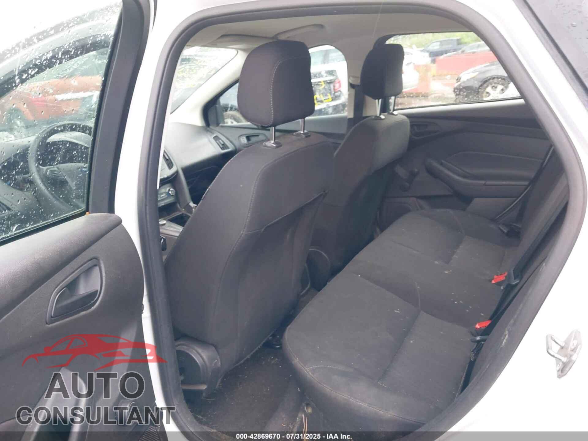 FORD FOCUS 2017 - 1FADP3E20HL302784
