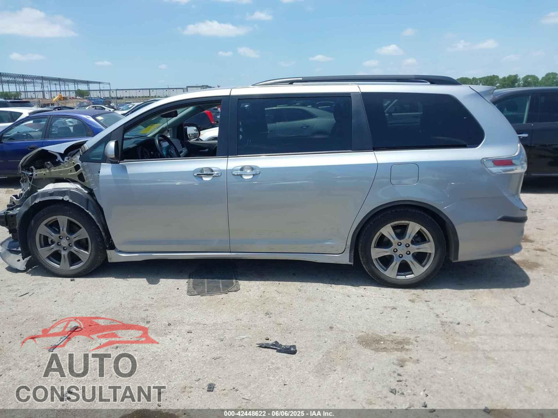 TOYOTA SIENNA 2017 - 5TDXZ3DC2HS873638