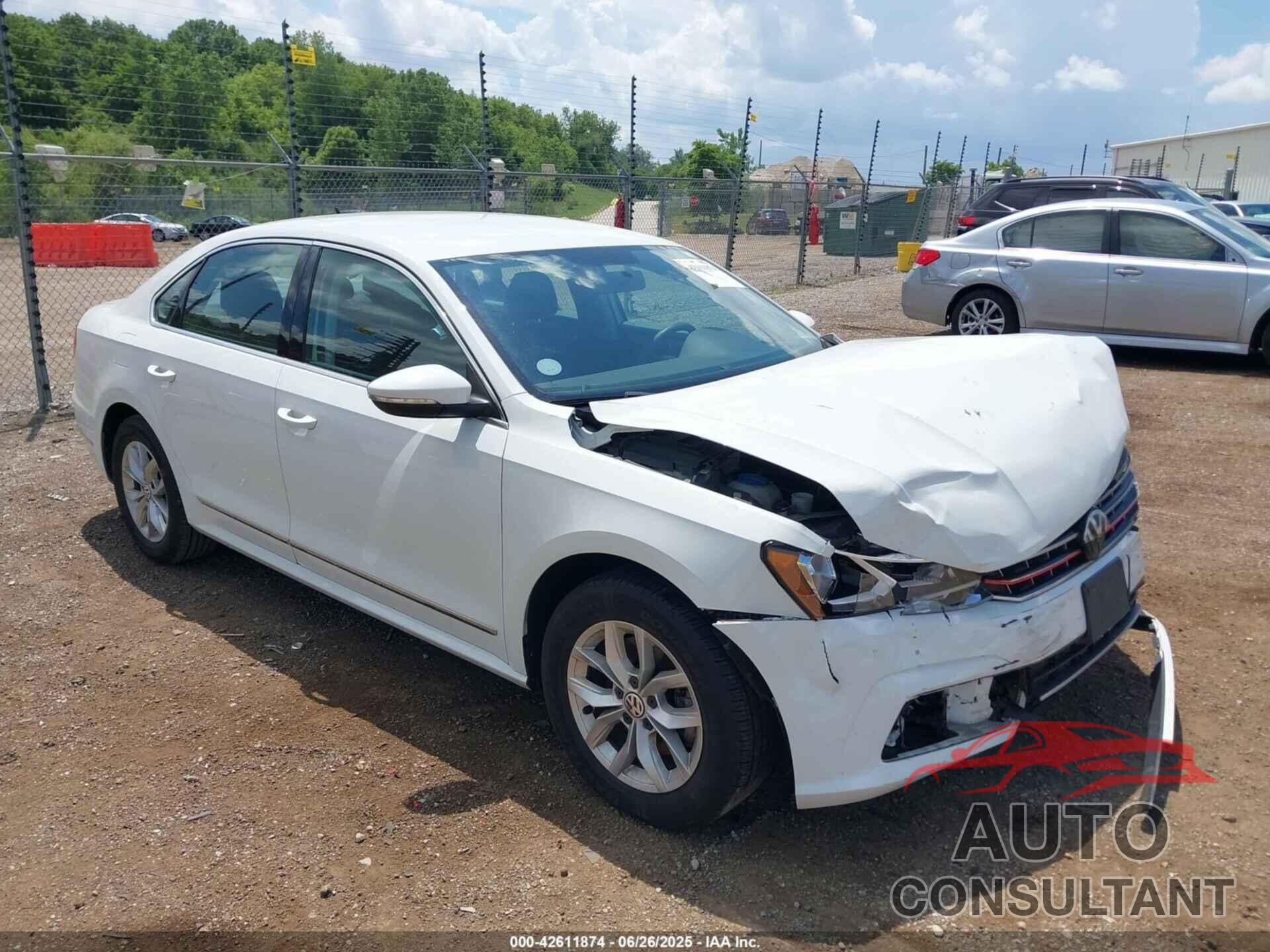 VOLKSWAGEN PASSAT 2017 - 1VWAT7A30HC016932