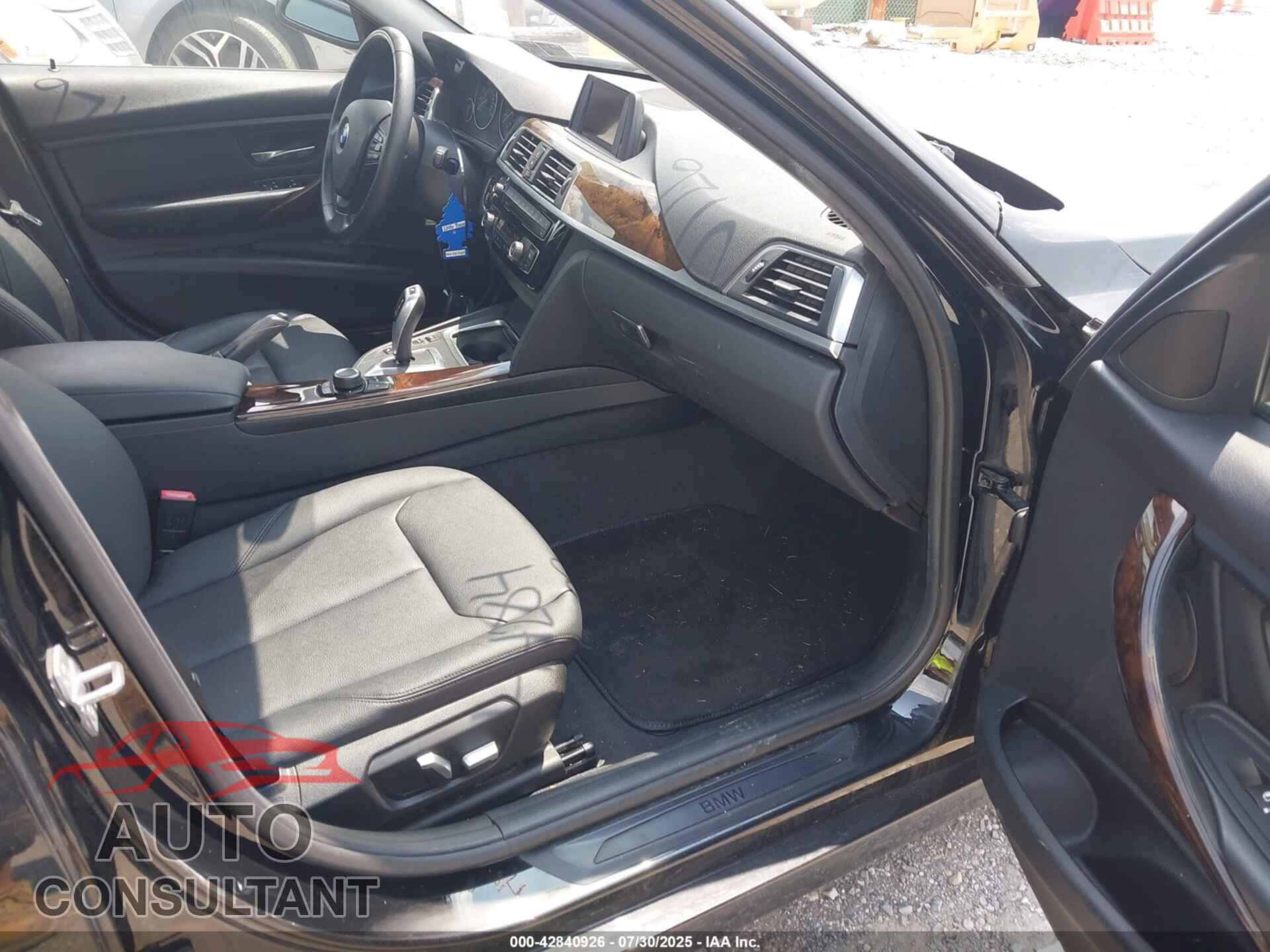 BMW 320I 2016 - WBA8E5G55GNU20057
