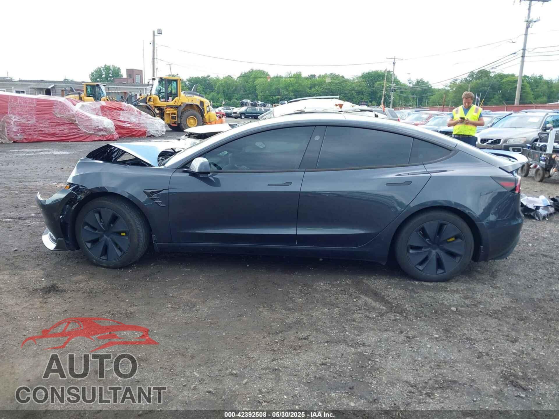 TESLA MODEL 3 2024 - 5YJ3E1EB3RF729817