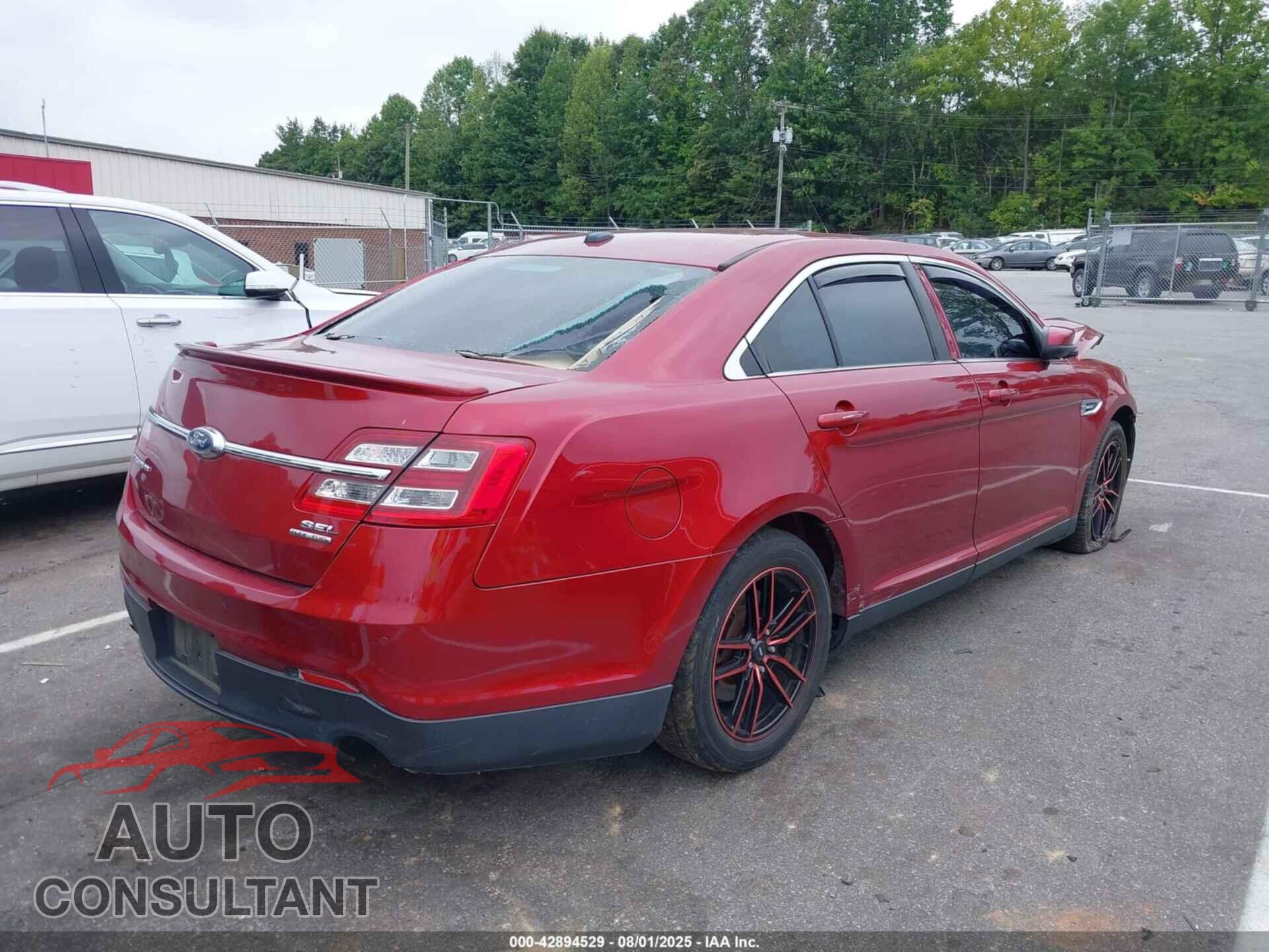 FORD TAURUS 2018 - 1FAHP2E82JG110975