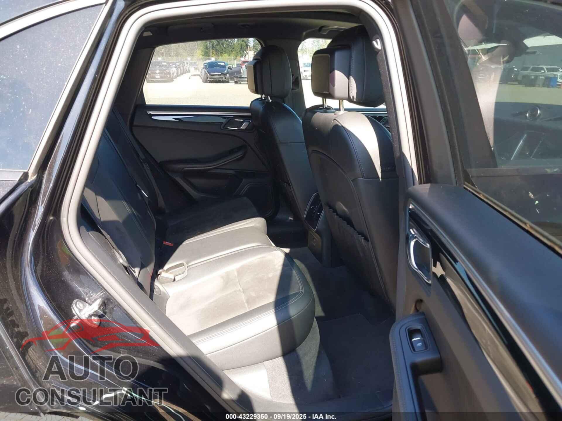 PORSCHE MACAN 2017 - WP1AA2A58HLB08463