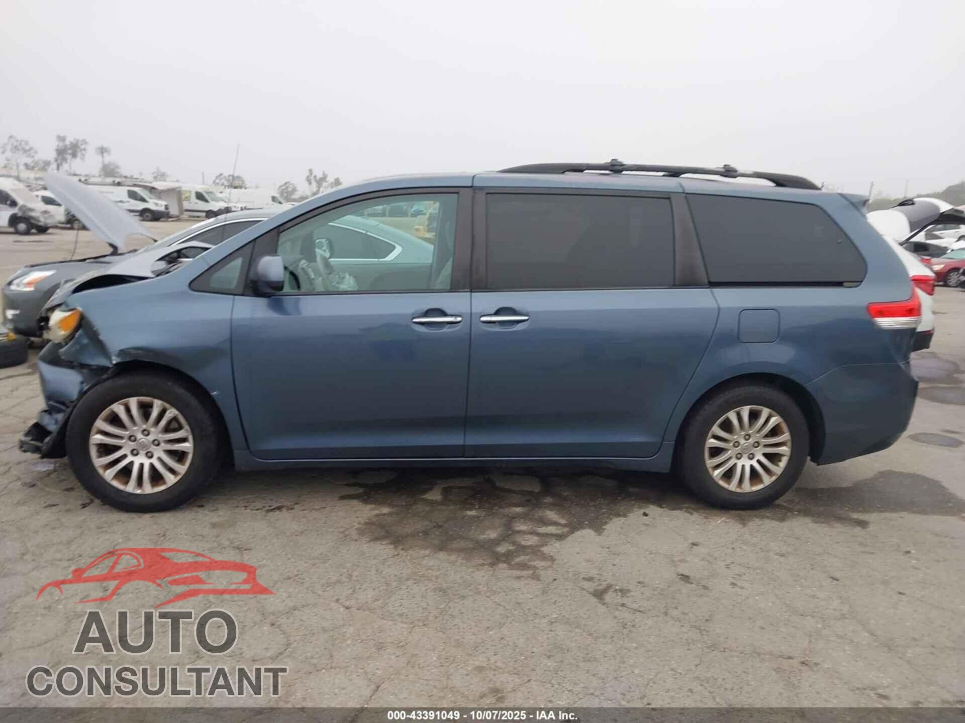 TOYOTA SIENNA 2013 - 5TDYK3DC8DS364236