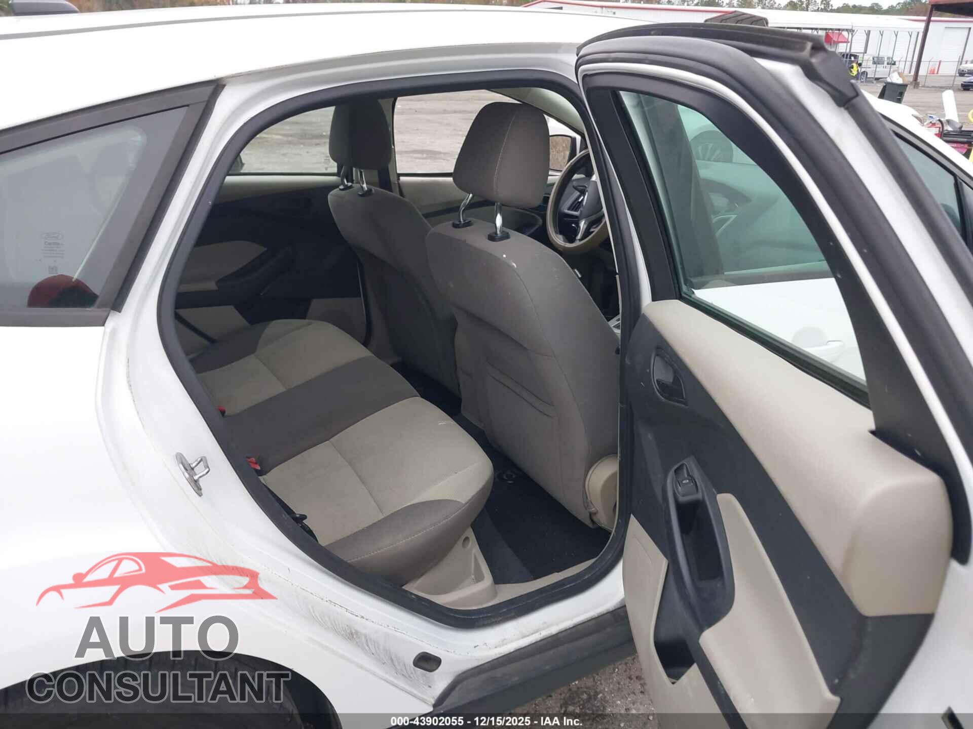 FORD FOCUS 2012 - 1FAHP3K22CL302929