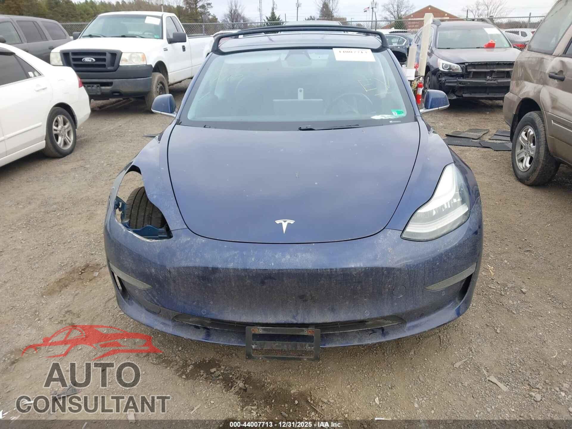 TESLA MODEL 3 2018 - 5YJ3E1EB0JF121919