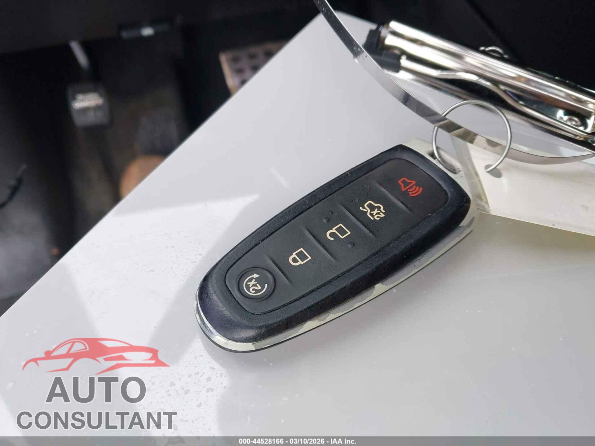 FORD TAURUS 2013 - 1FAHP2E80DG220654