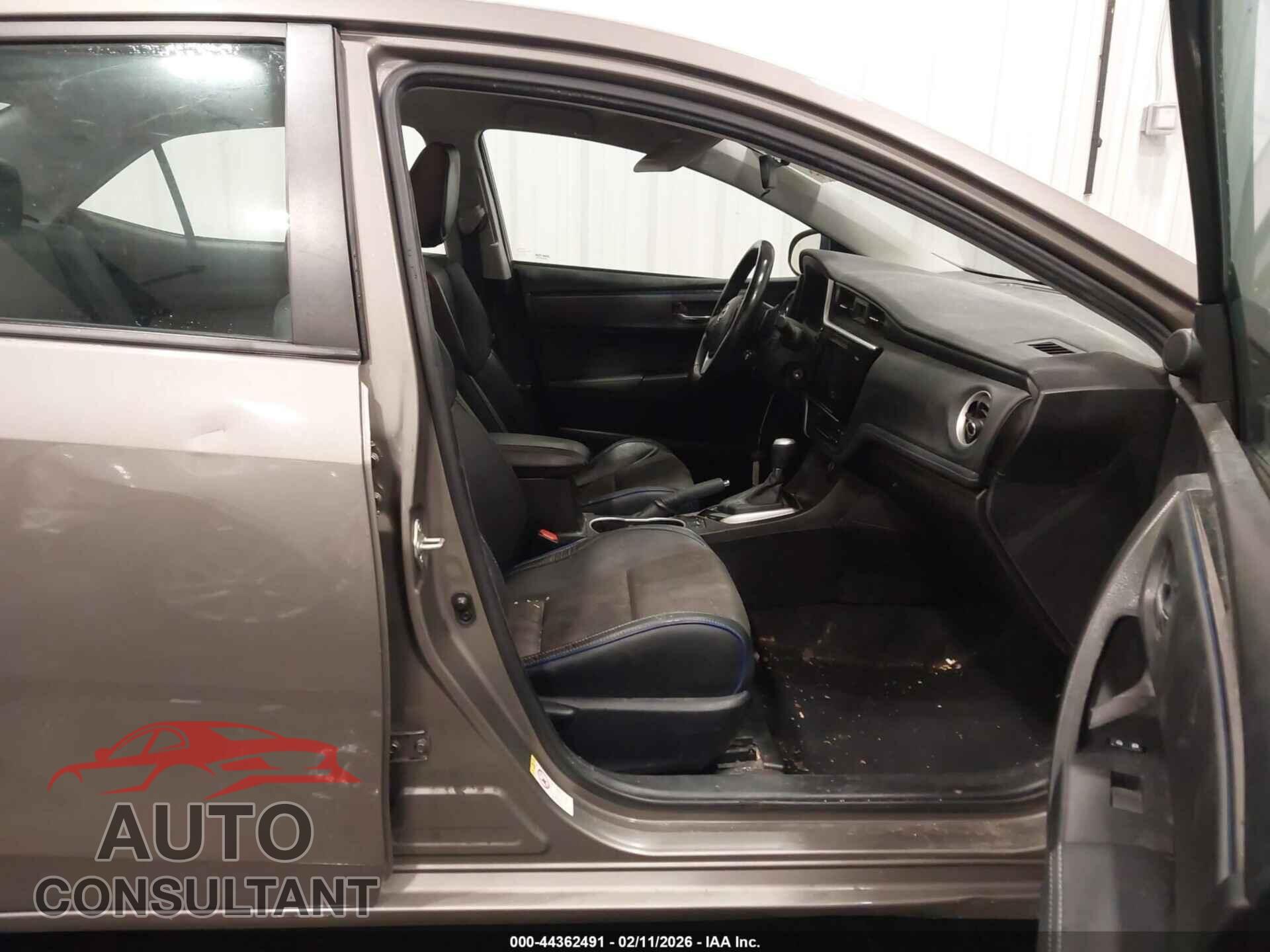 TOYOTA COROLLA 2017 - 5YFBURHE7HP588529