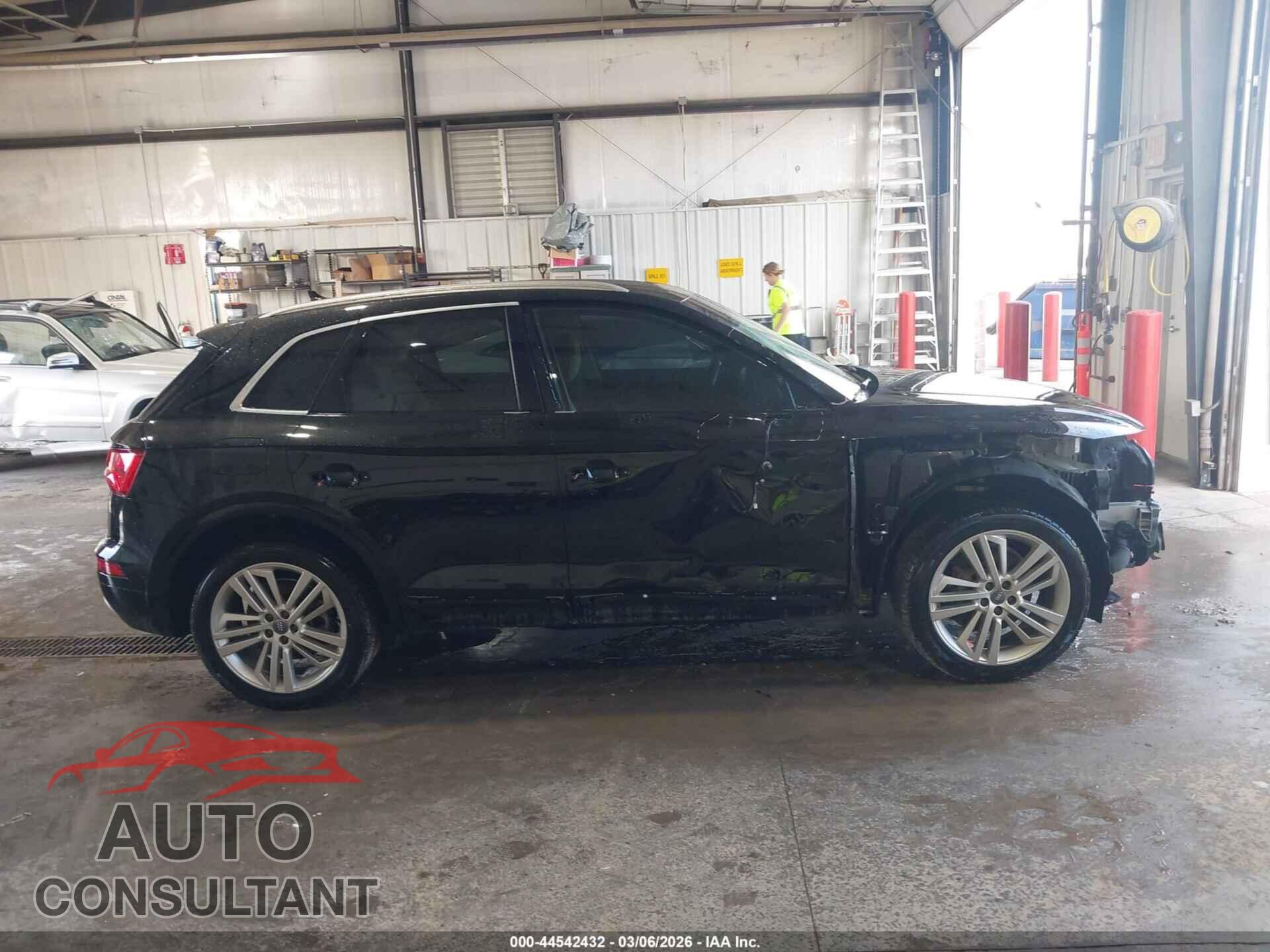 AUDI Q5 2018 - WA1BNAFY6J2175009