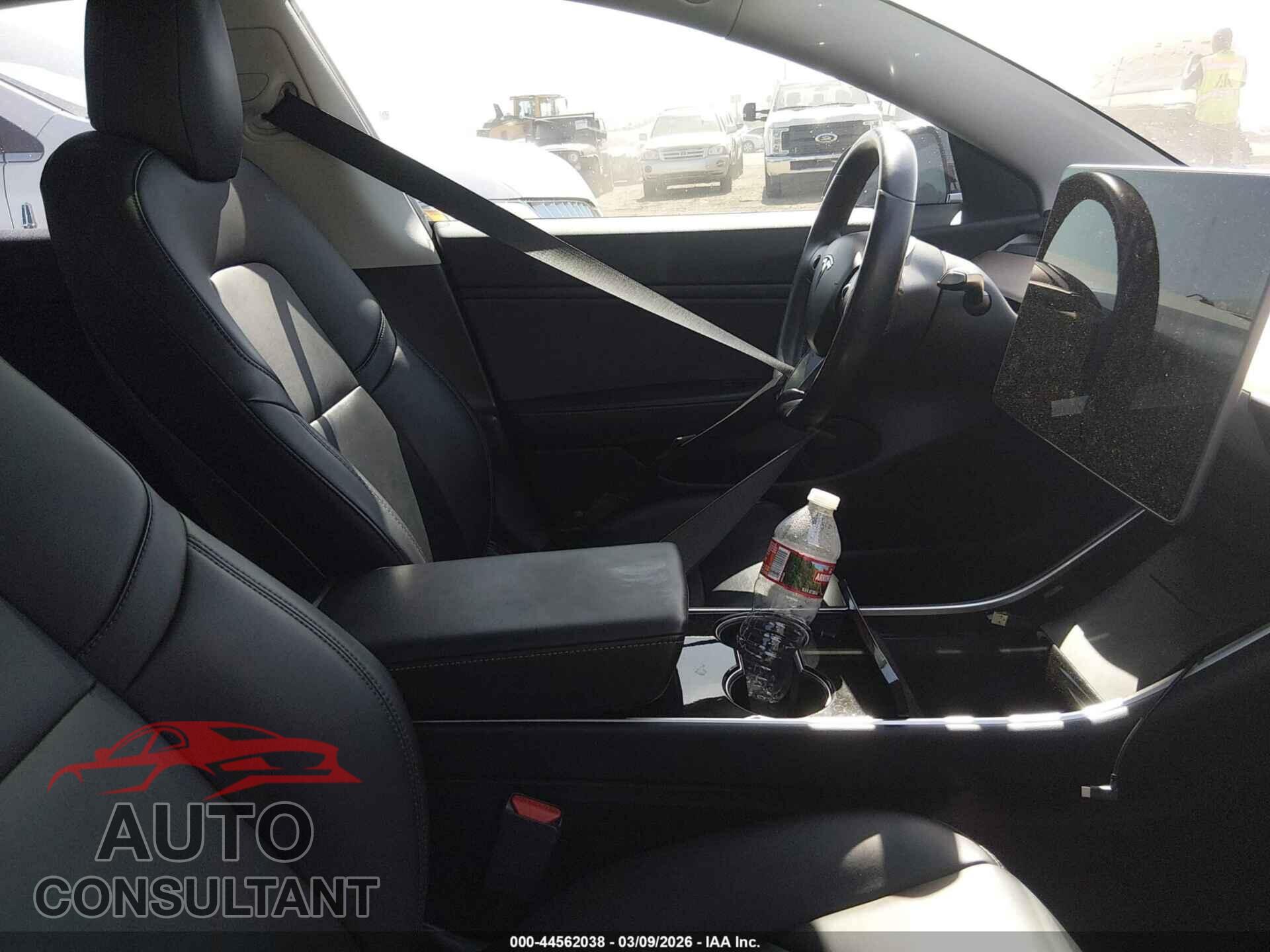 TESLA MODEL 3 2018 - 5YJ3E1EA9JF013306