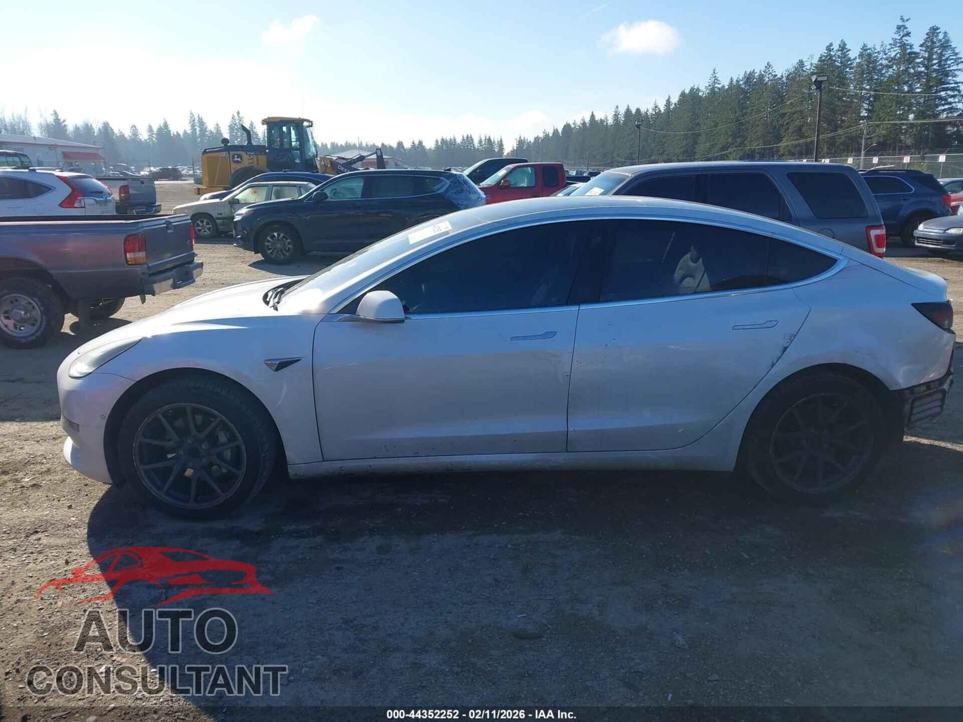TESLA MODEL 3 2019 - 5YJ3E1EA7KF447578