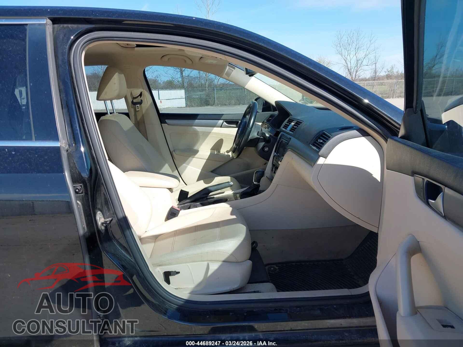 VOLKSWAGEN PASSAT 2014 - 1VWBN7A36EC024981