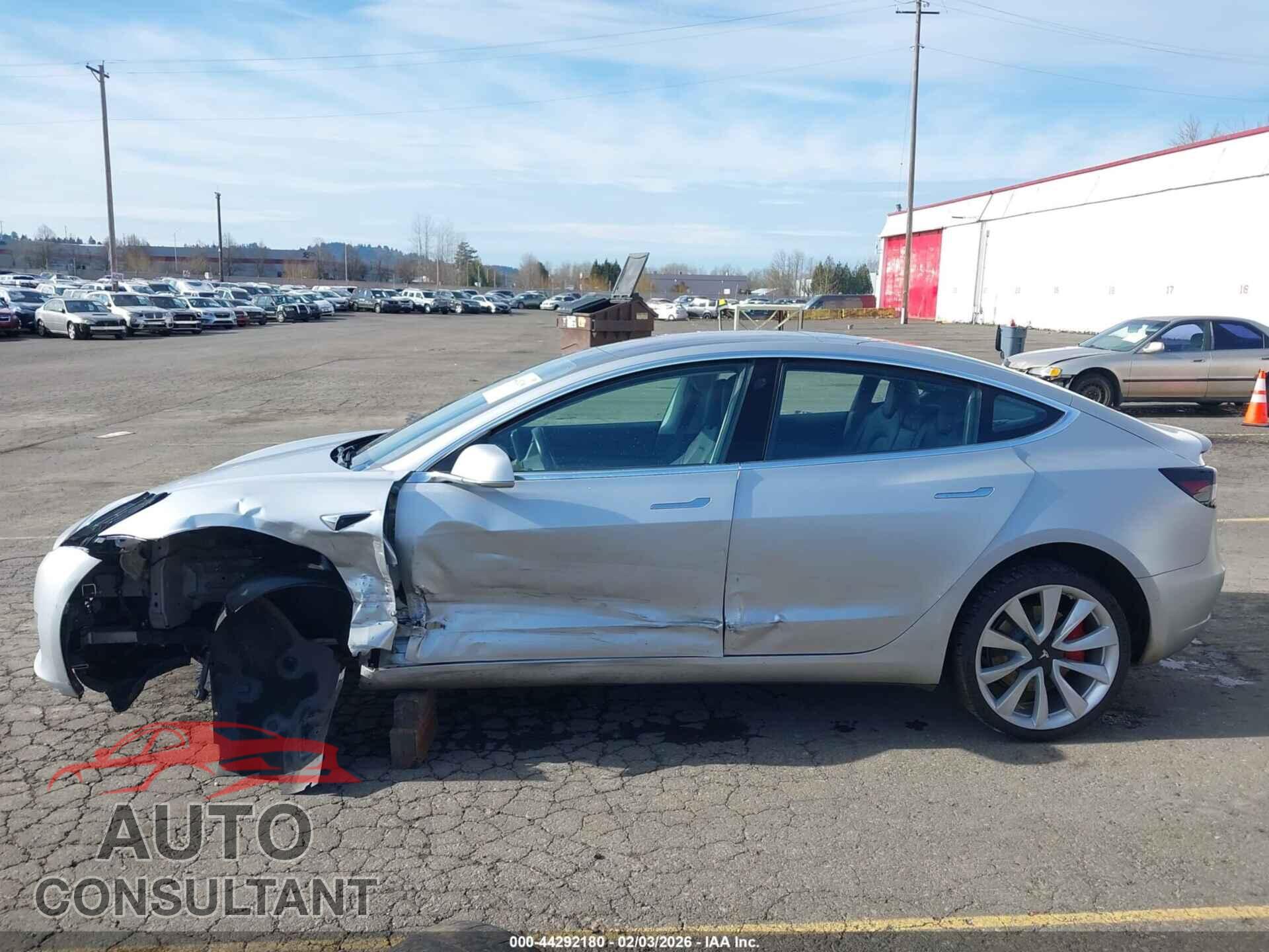 TESLA MODEL 3 2018 - 5YJ3E1EB9JF072087