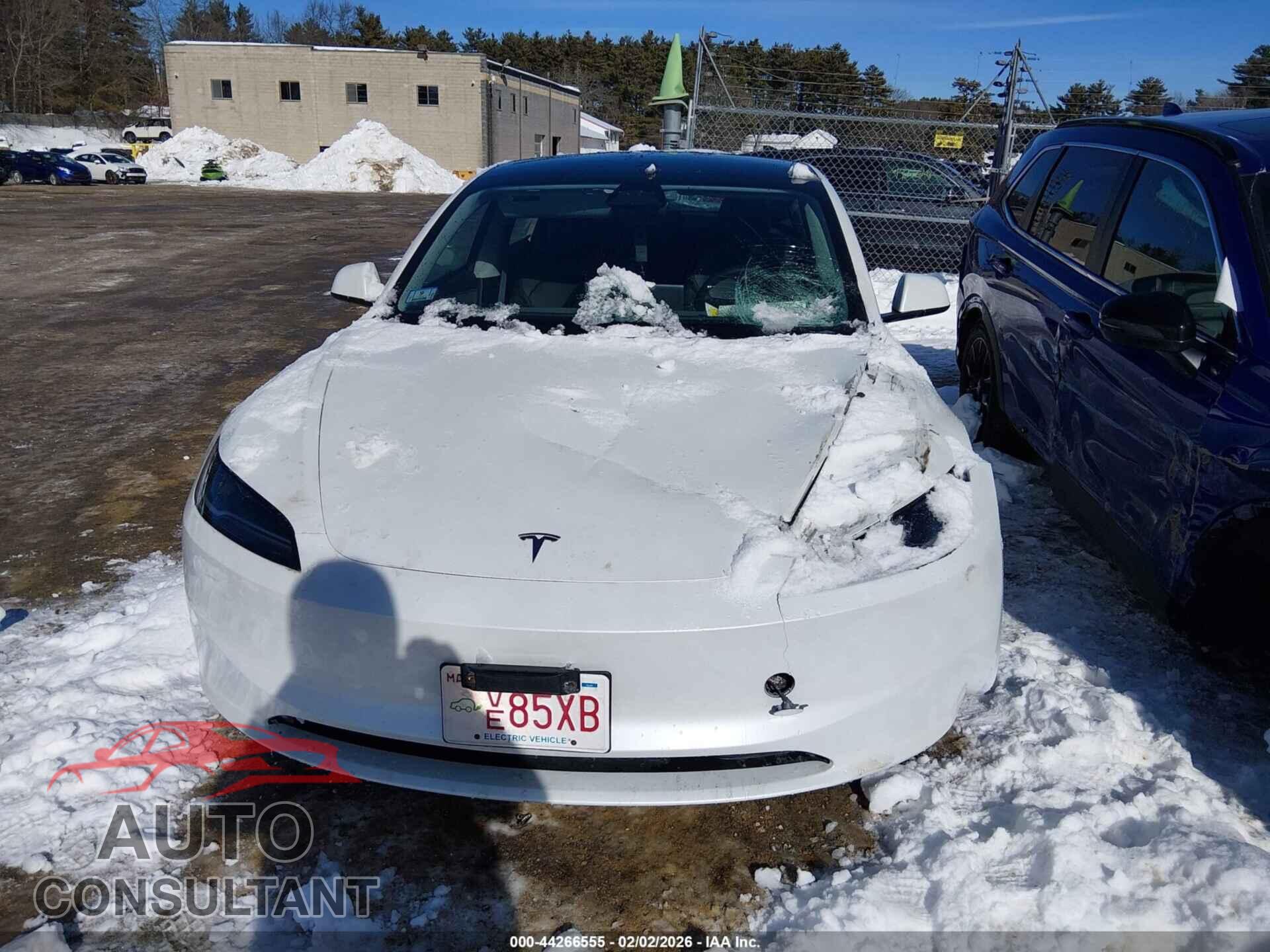 TESLA MODEL 3 2024 - 5YJ3E1EA4RF844904