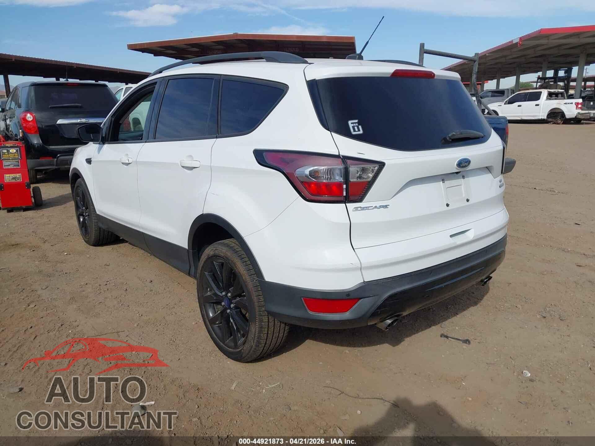 FORD ESCAPE 2017 - 1FMCU0GD7HUC67372