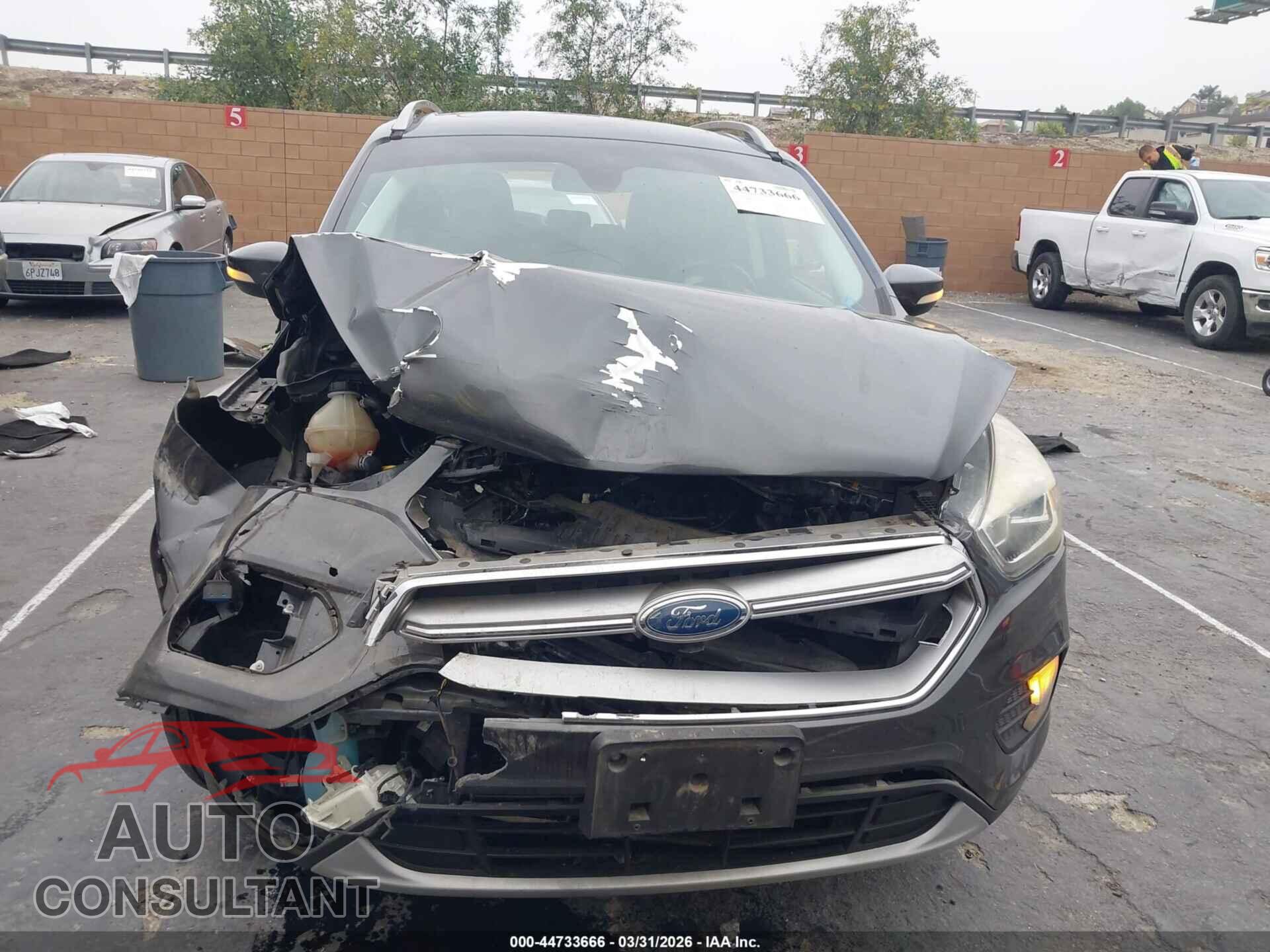 FORD ESCAPE 2017 - 1FMCU0JD2HUC26432