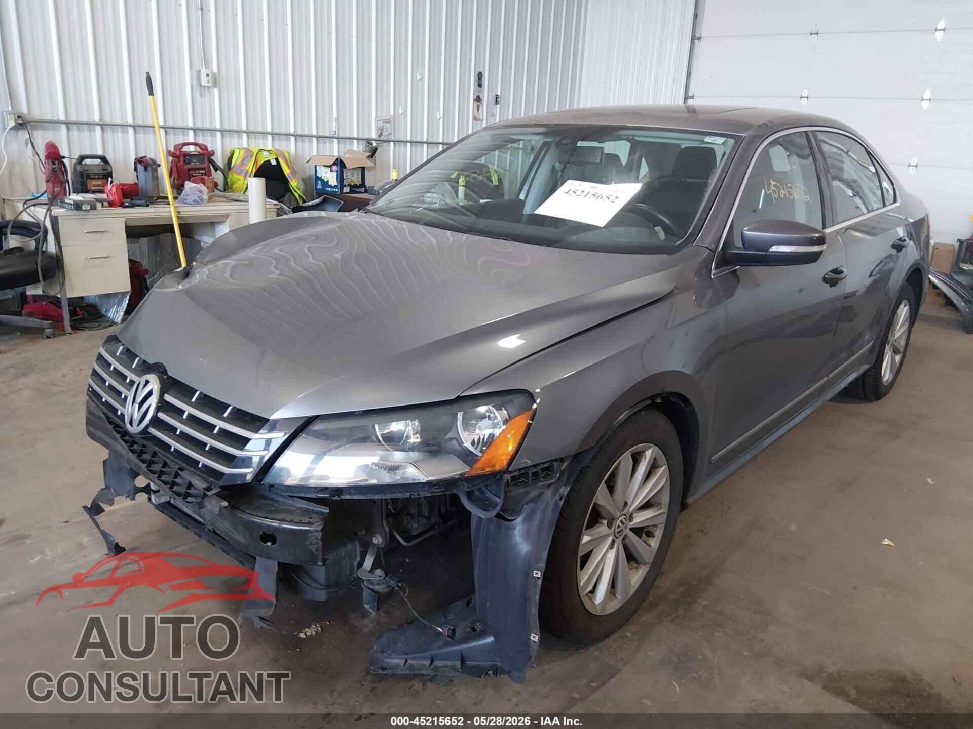 VOLKSWAGEN PASSAT 2013 - 1VWCH7A32DC082256