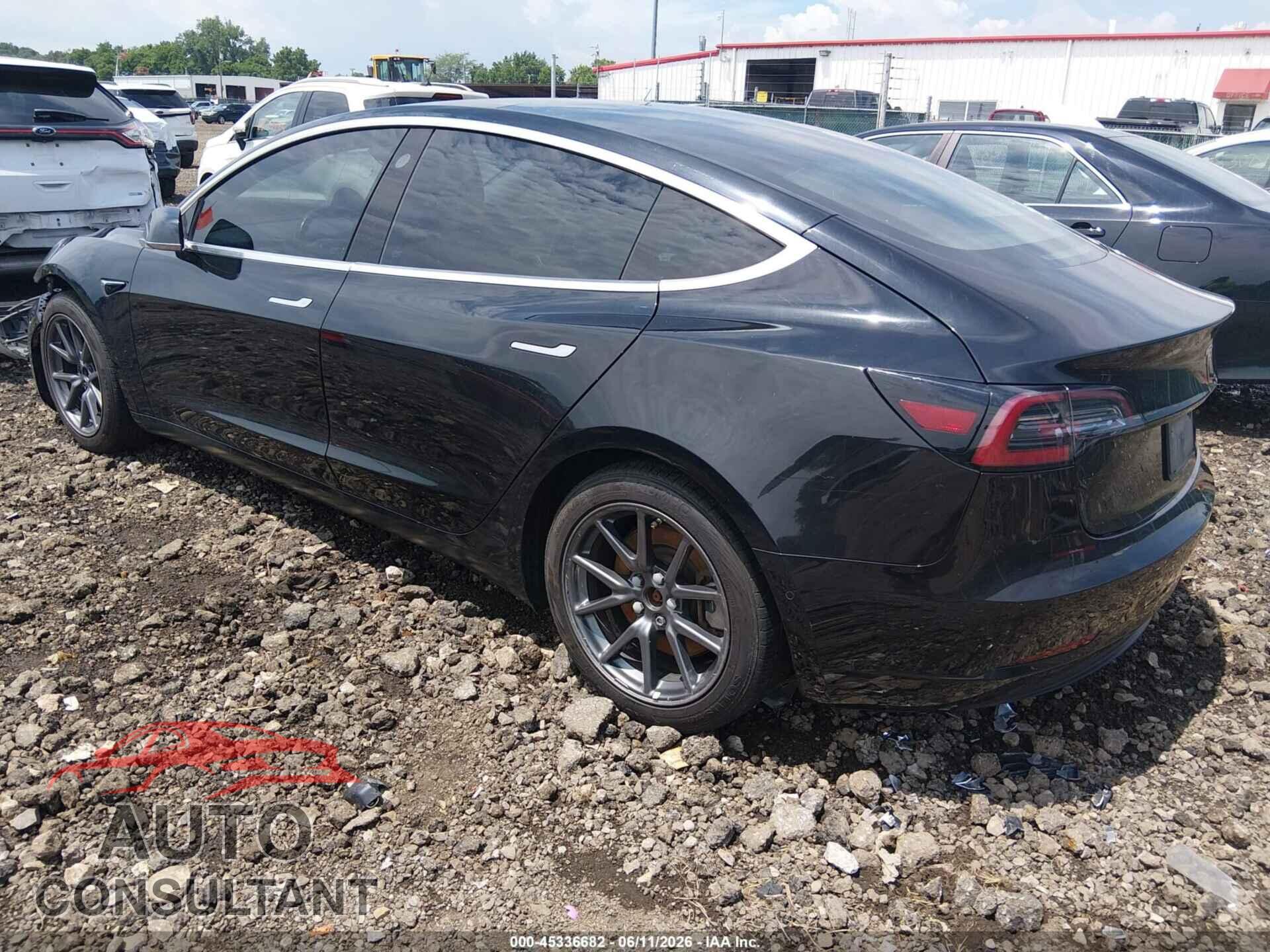 TESLA MODEL 3 2018 - 5YJ3E1EA5JF071011