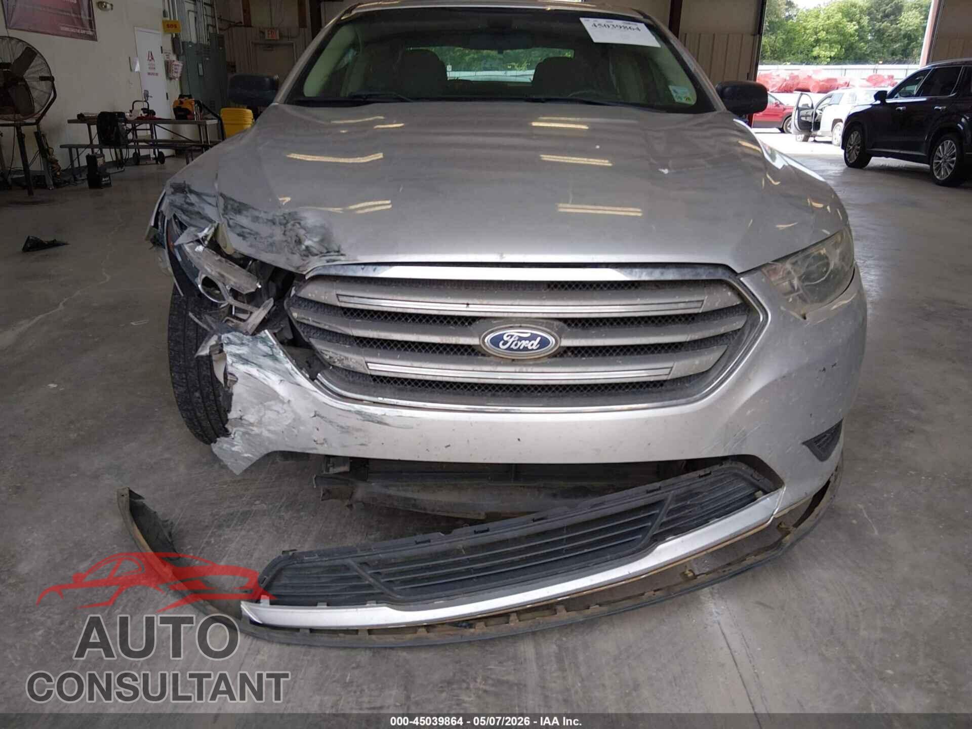 FORD TAURUS 2018 - 1FAHP2D8XJG134281