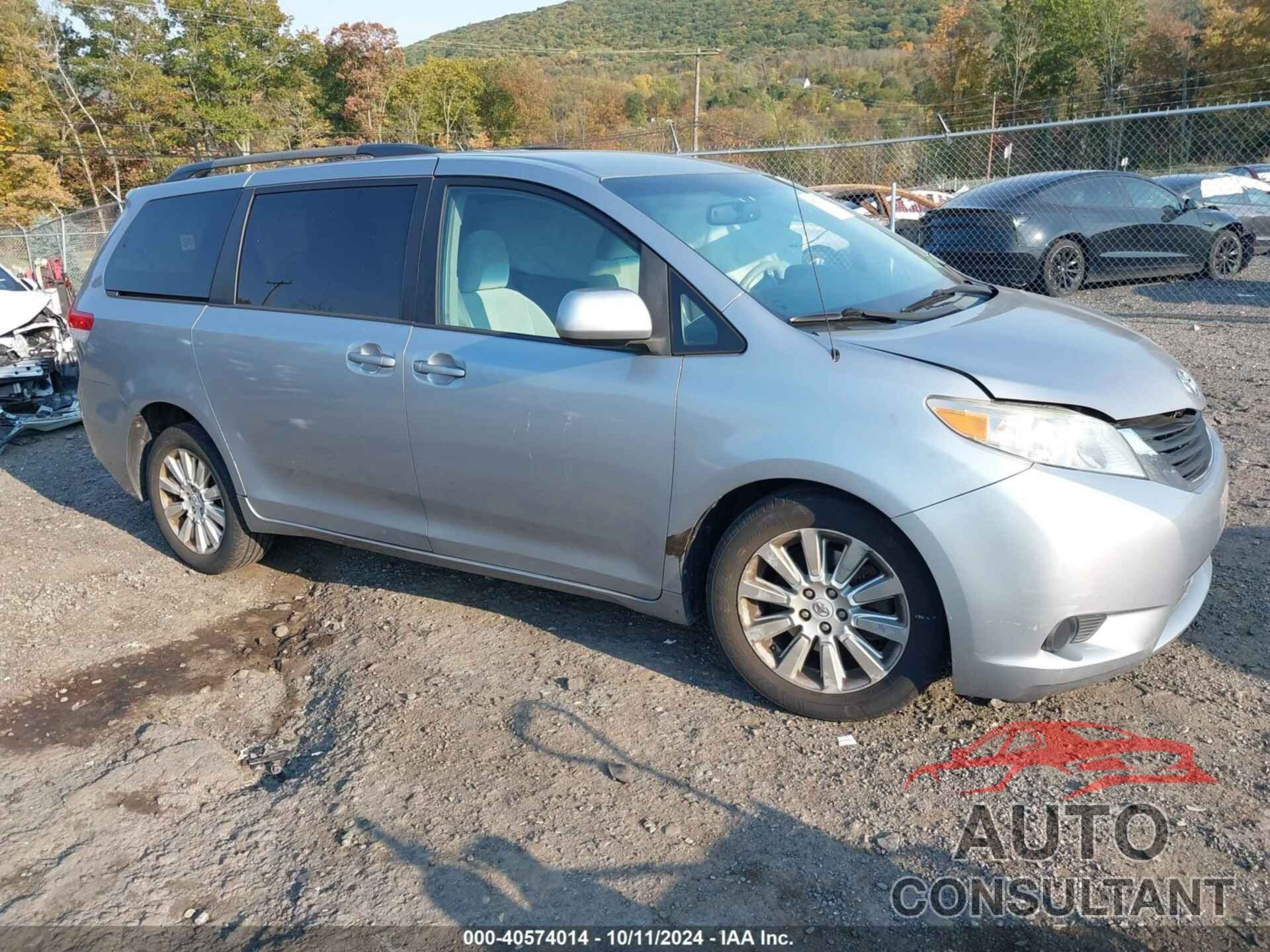 TOYOTA SIENNA 2011 - 5TDJK3DC8BS002793