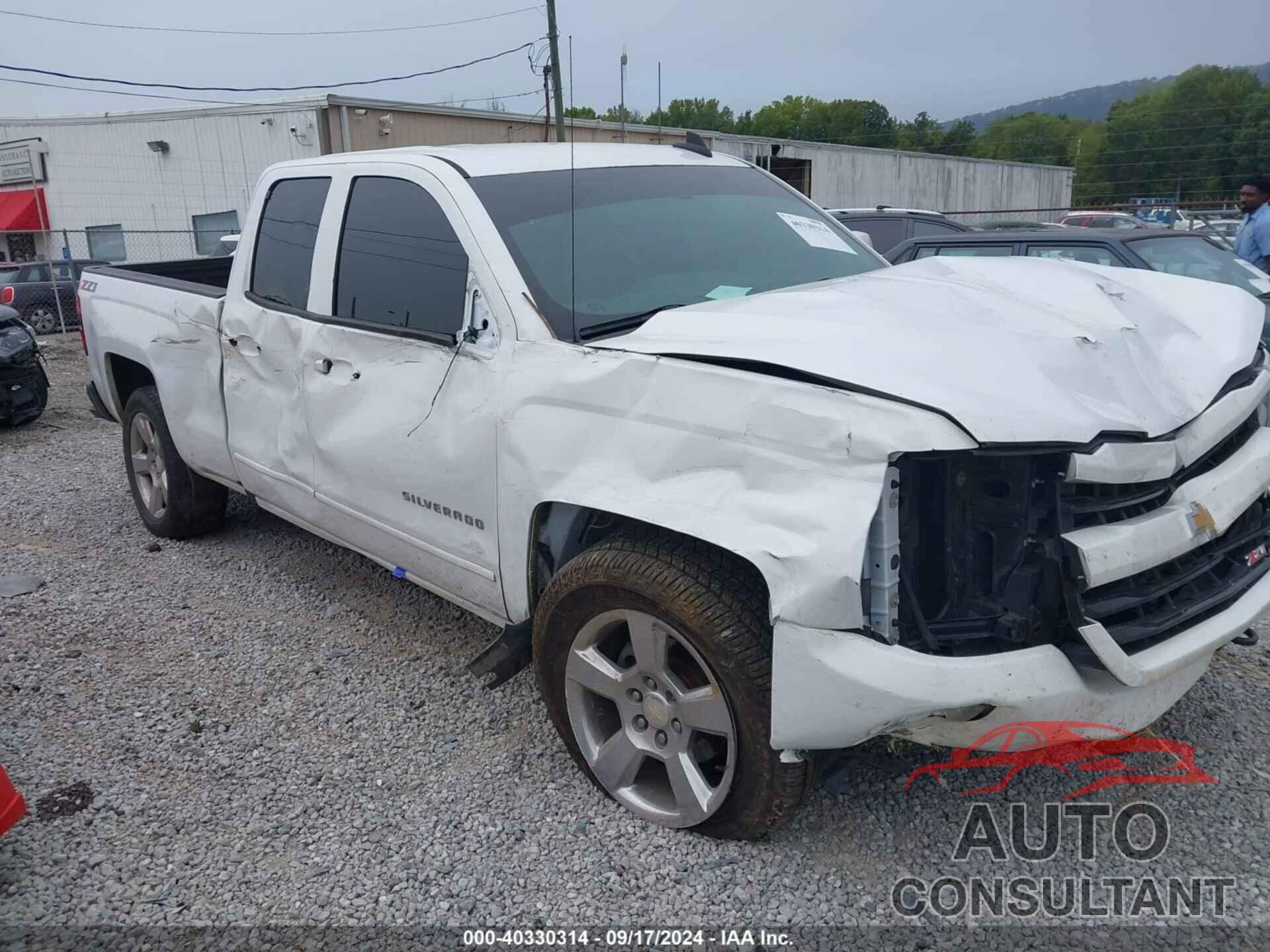 CHEVROLET SILVERADO 1500 2018 - 1GCVKREC4JZ300905