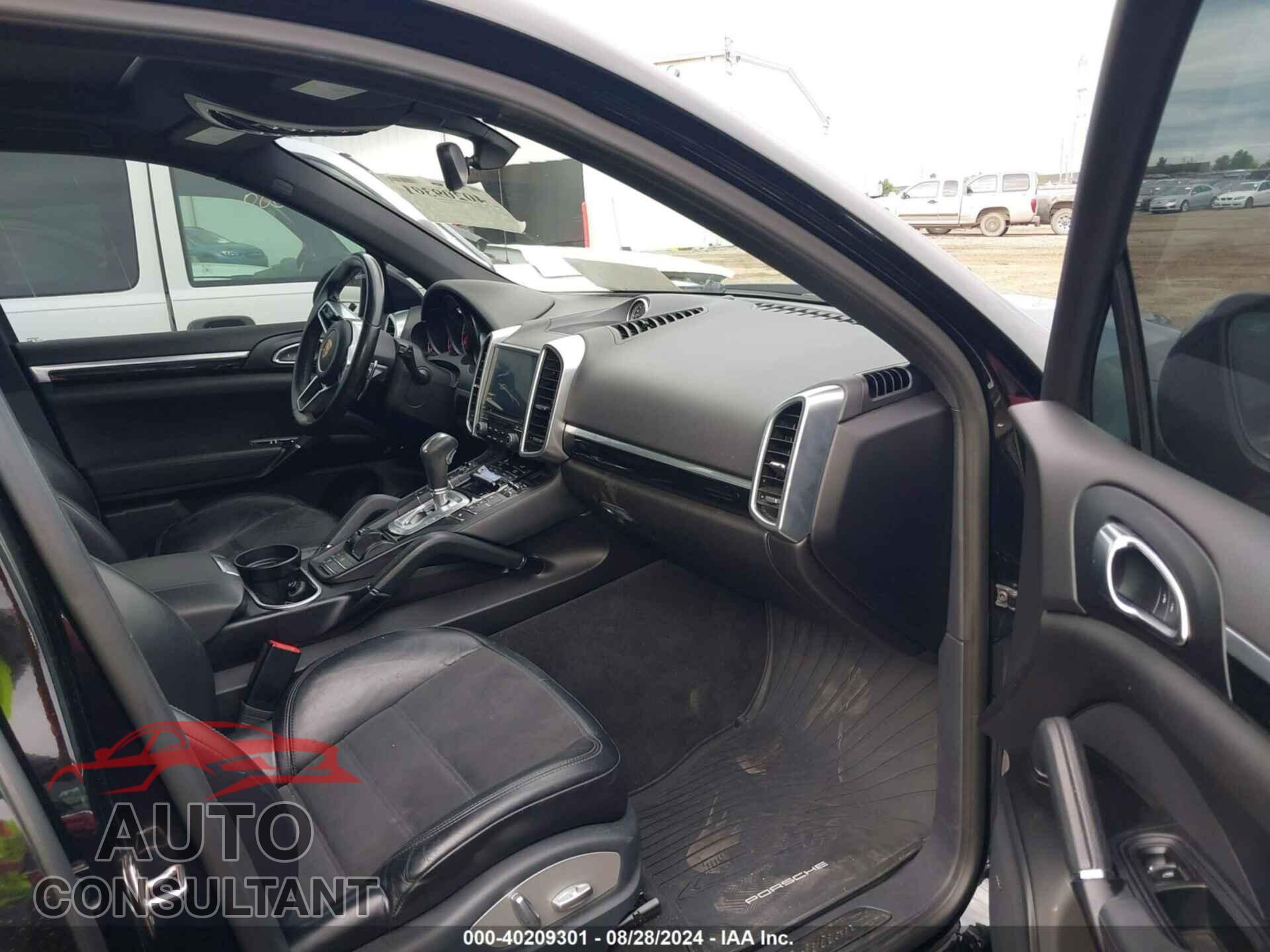 PORSCHE CAYENNE 2017 - WP1AA2A26HKA84496
