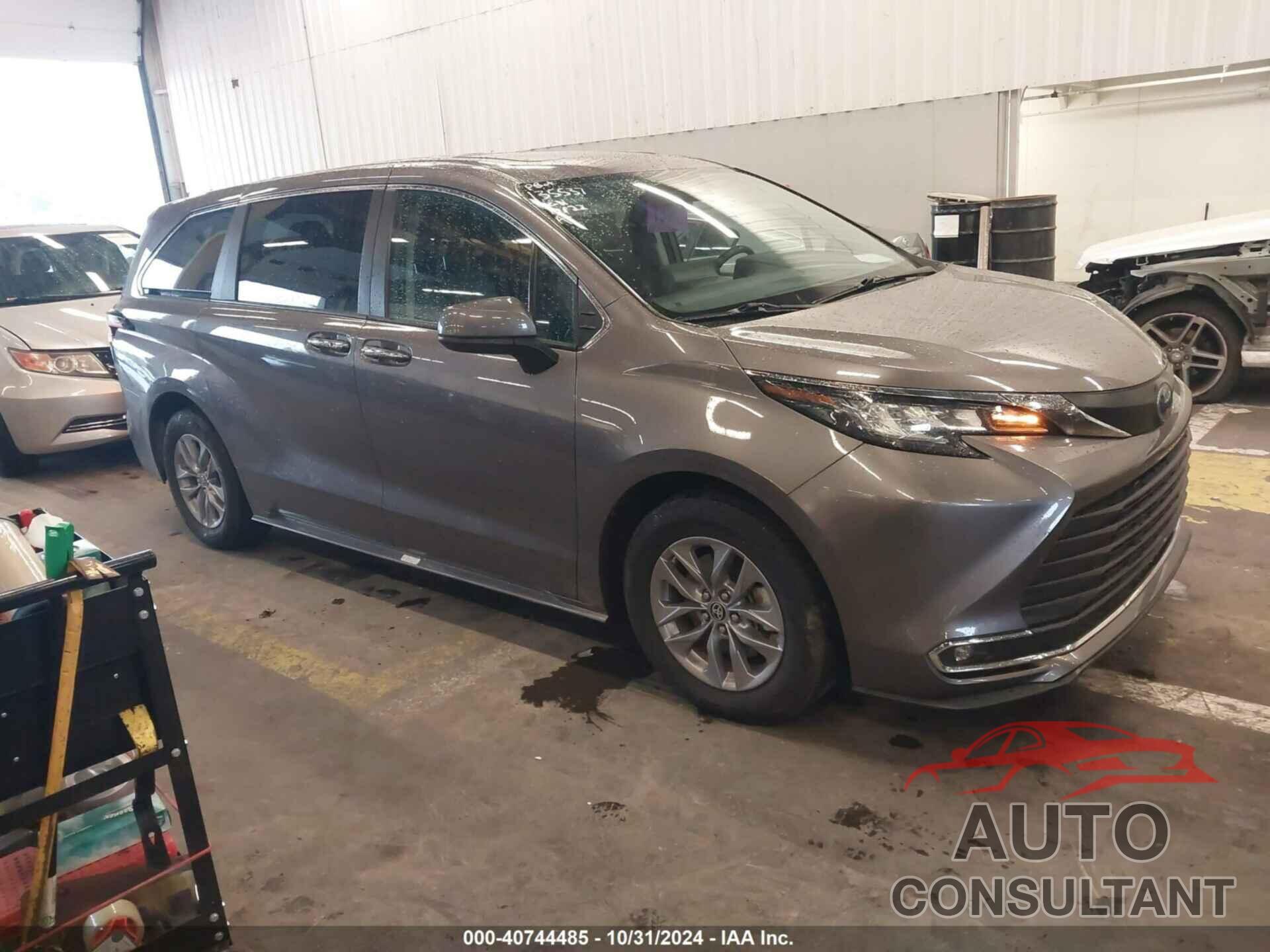 TOYOTA SIENNA 2022 - 5TDYRKEC3NS091549