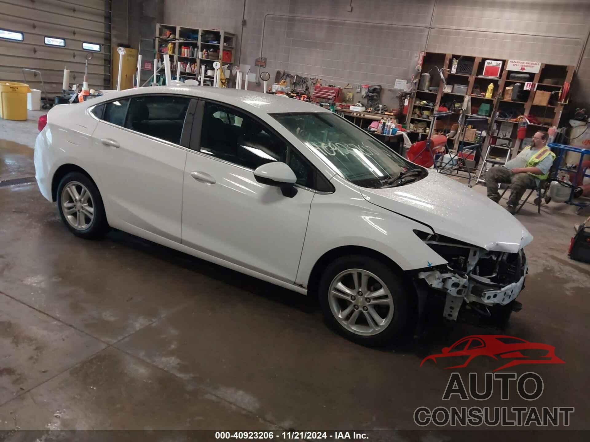 CHEVROLET CRUZE 2018 - 1G1BE5SM6J7122287