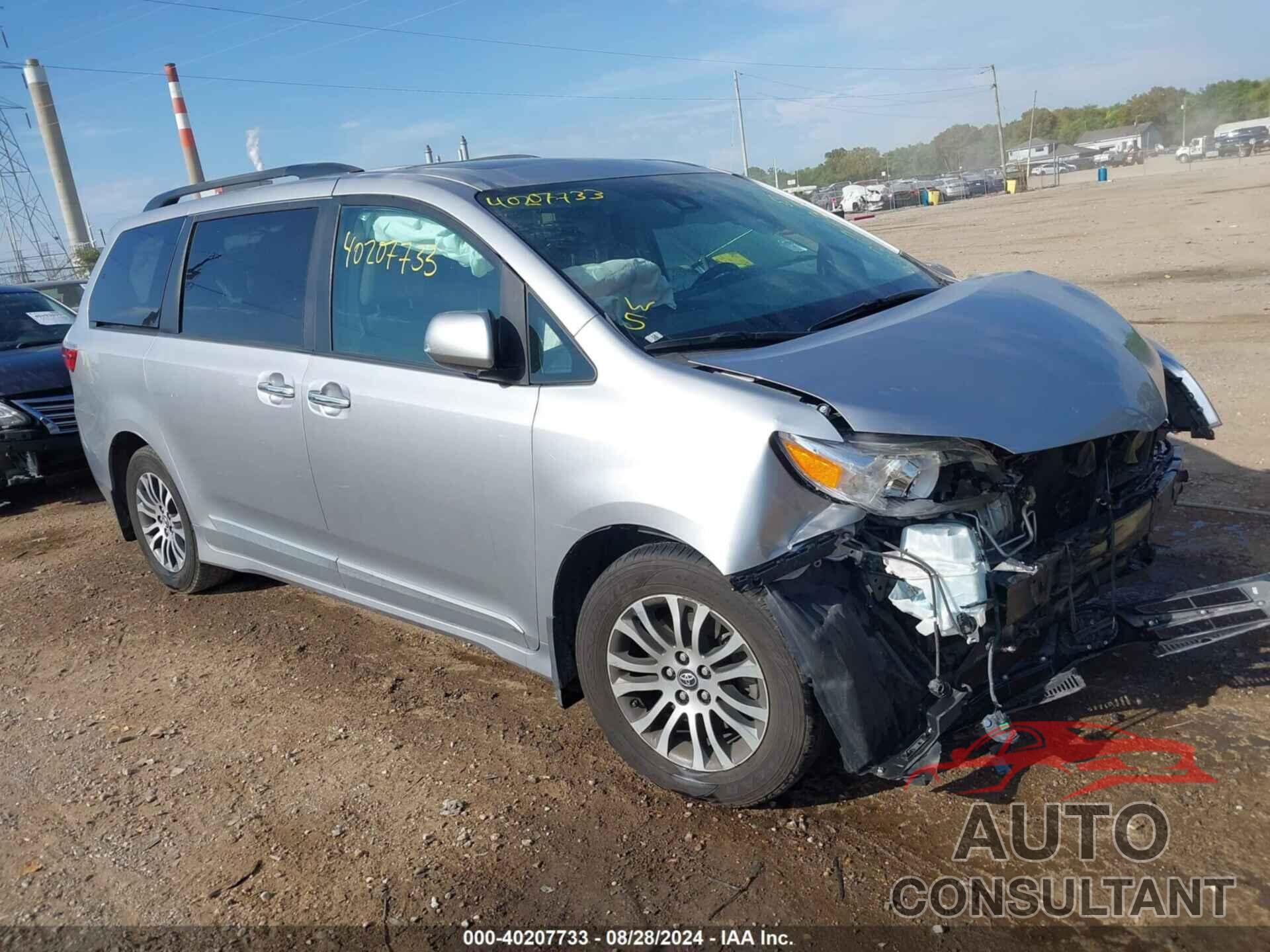 TOYOTA SIENNA 2018 - 5TDYZ3DC2JS944685