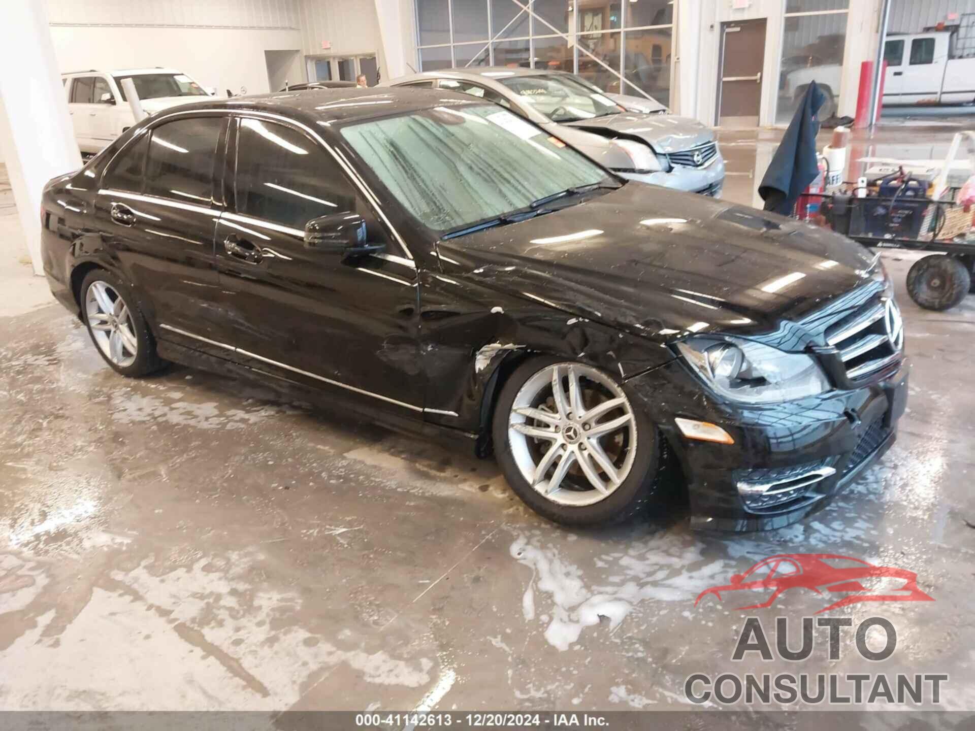 MERCEDES-BENZ C 300 2012 - WDDGF8BB3CR235752
