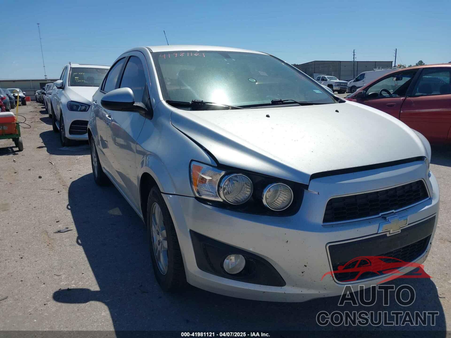 CHEVROLET SONIC 2015 - 1G1JA5SH1F4102774