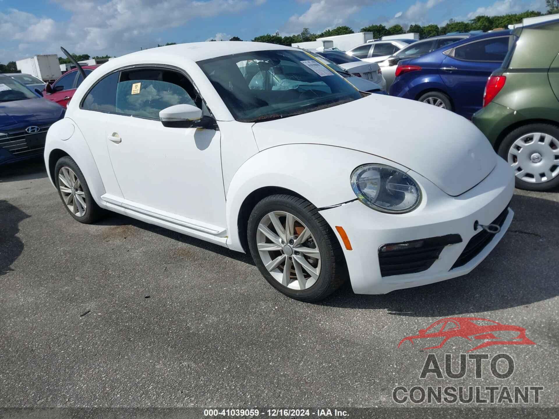 VOLKSWAGEN BEETLE 2018 - 3VWFD7AT8JM728760