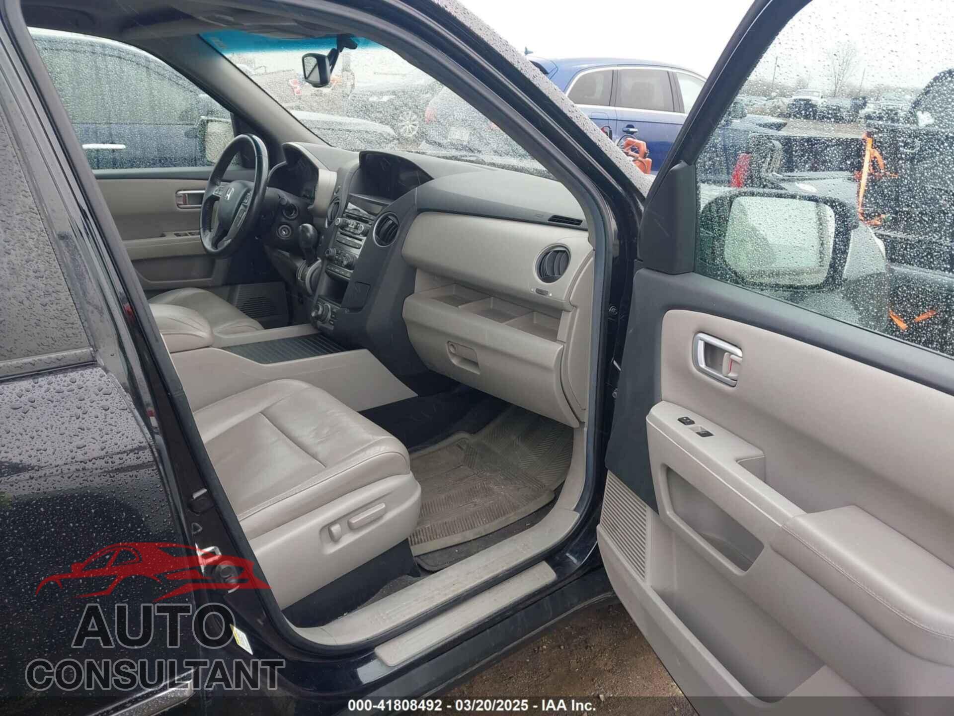 HONDA PILOT 2012 - 5FNYF4H94CB011228