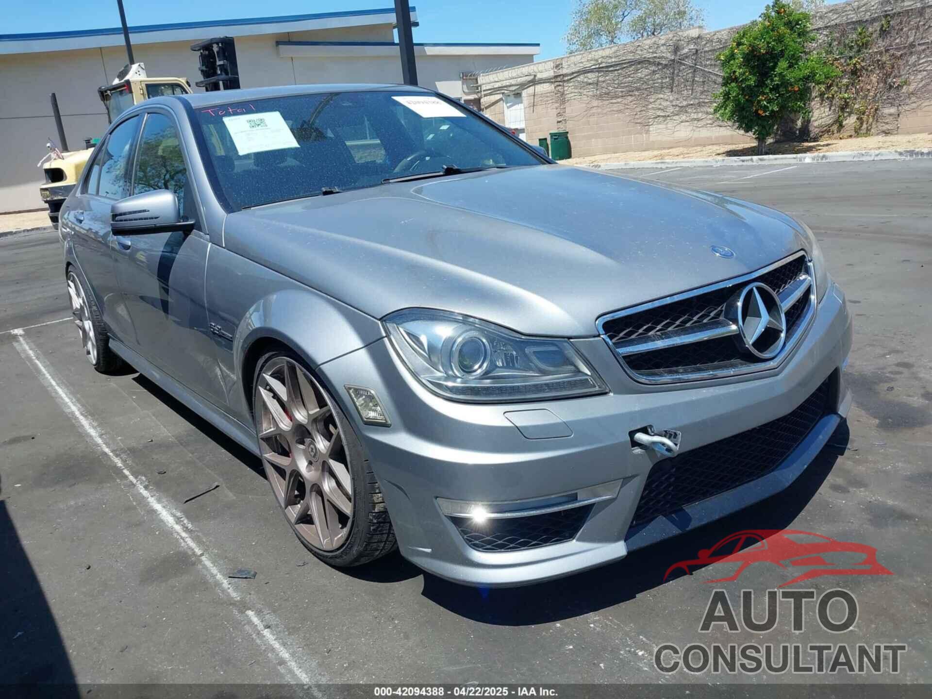 MERCEDES-BENZ C 63 AMG 2012 - WDDGF7HB2CA733599