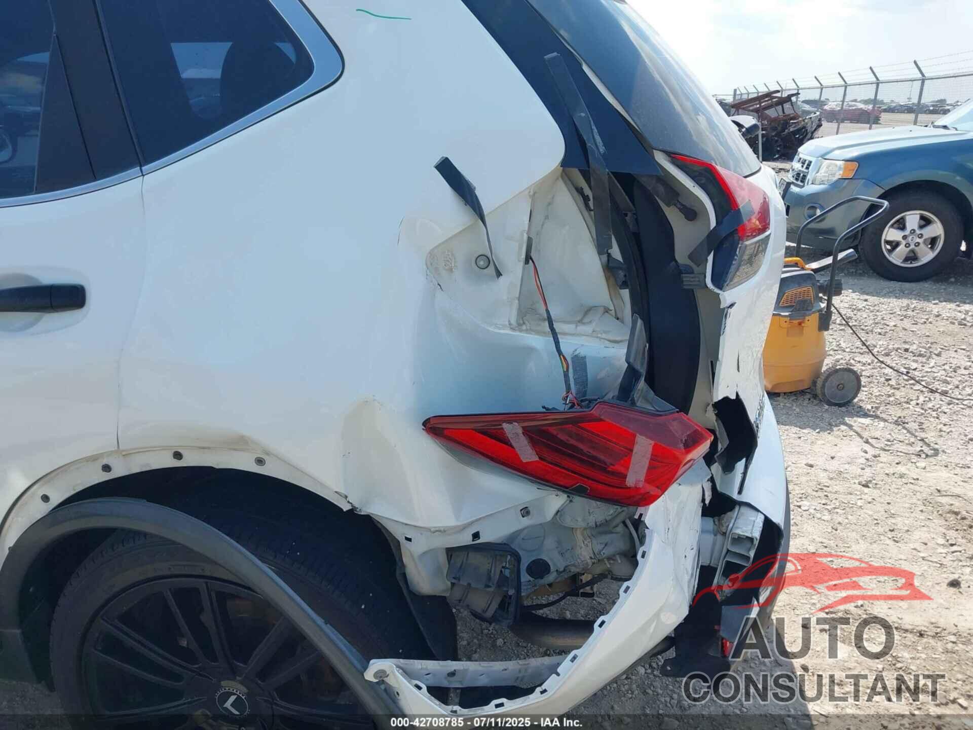 NISSAN ROGUE 2017 - KNMAT2MT7HP517522