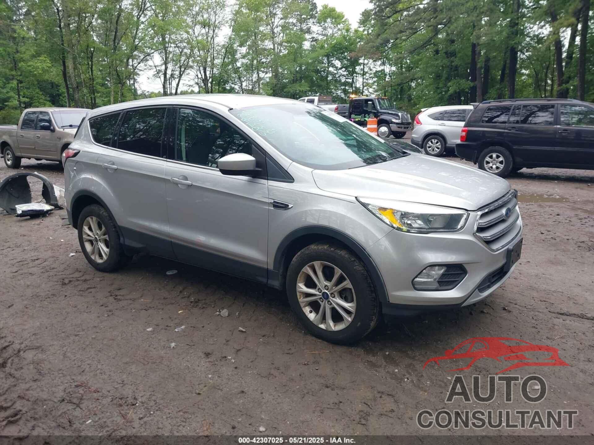 FORD ESCAPE 2017 - 1FMCU9G99HUE61420