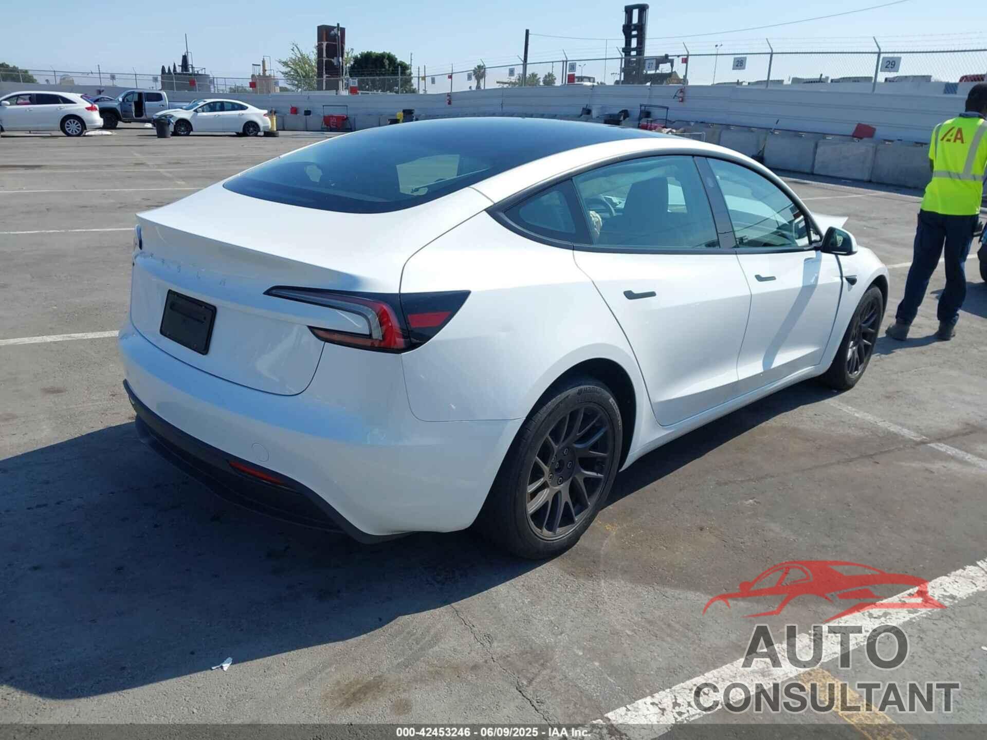 TESLA MODEL 3 2025 - 5YJ3E1EA4SF903567