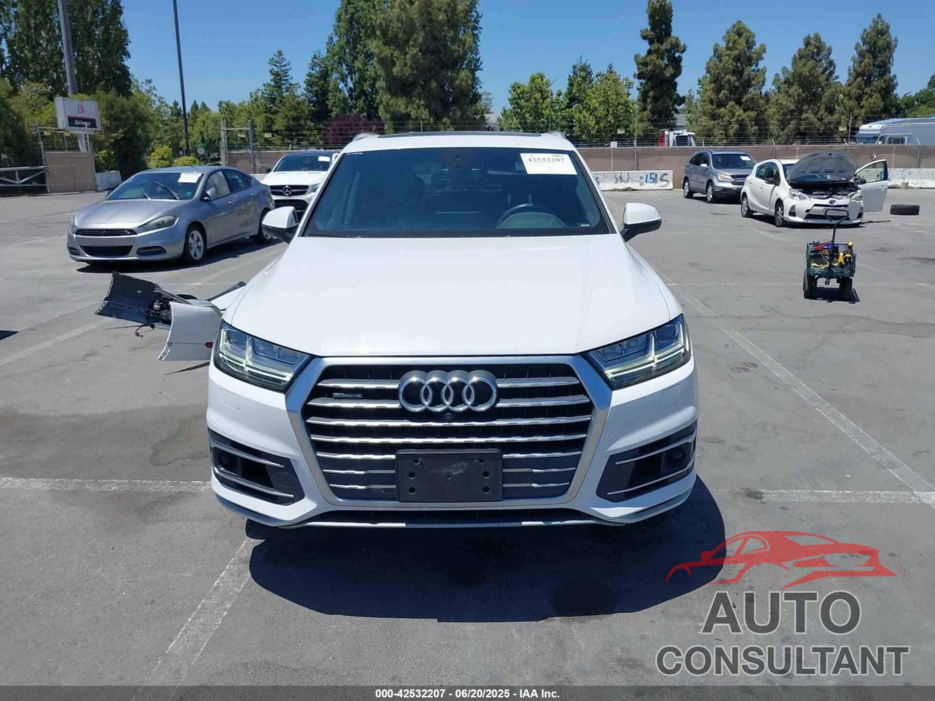 AUDI Q7 2018 - WA1VAAF78JD012947