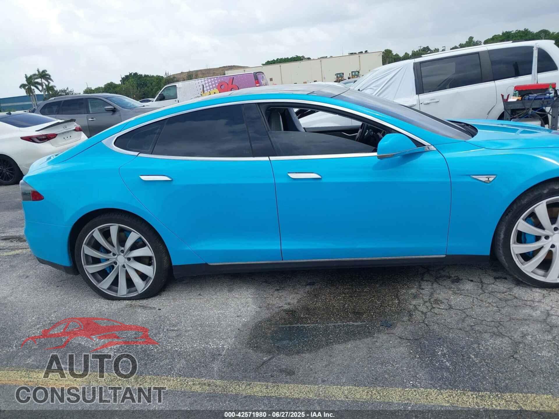 TESLA MODEL S 2013 - 5YJSA1DN9DFP27016