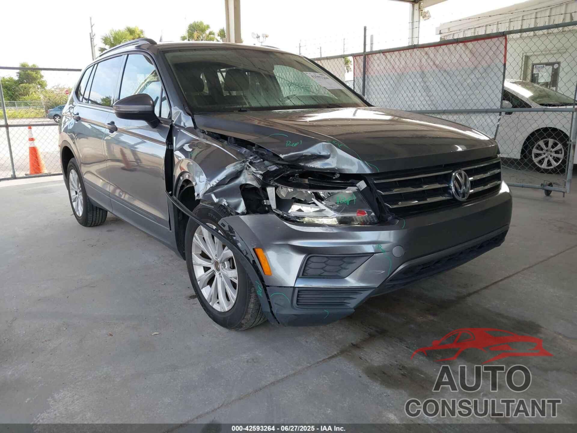 VOLKSWAGEN TIGUAN 2018 - 3VV1B7AX5JM052288