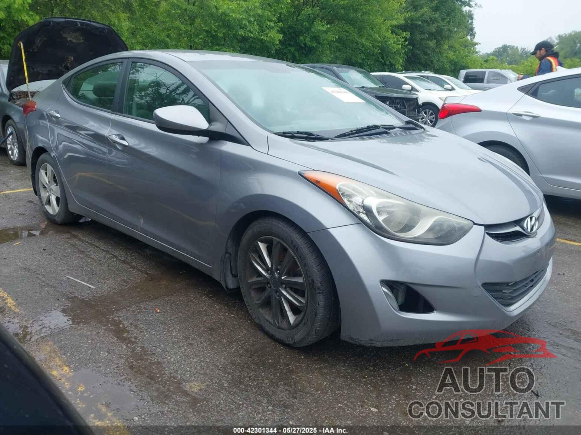 HYUNDAI ELANTRA 2013 - KMHDH4AE2DU638353